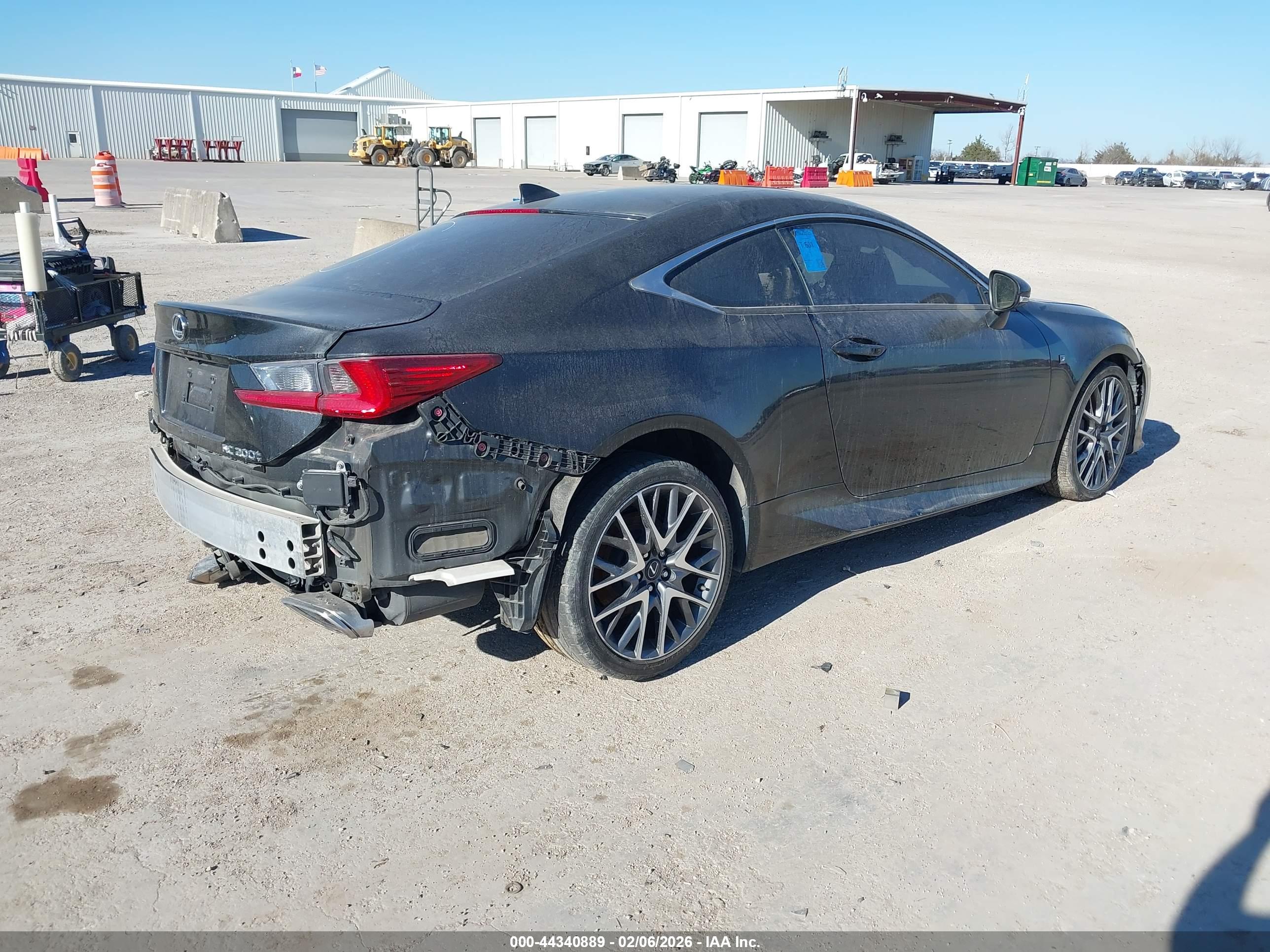 LEXUS RC image 4