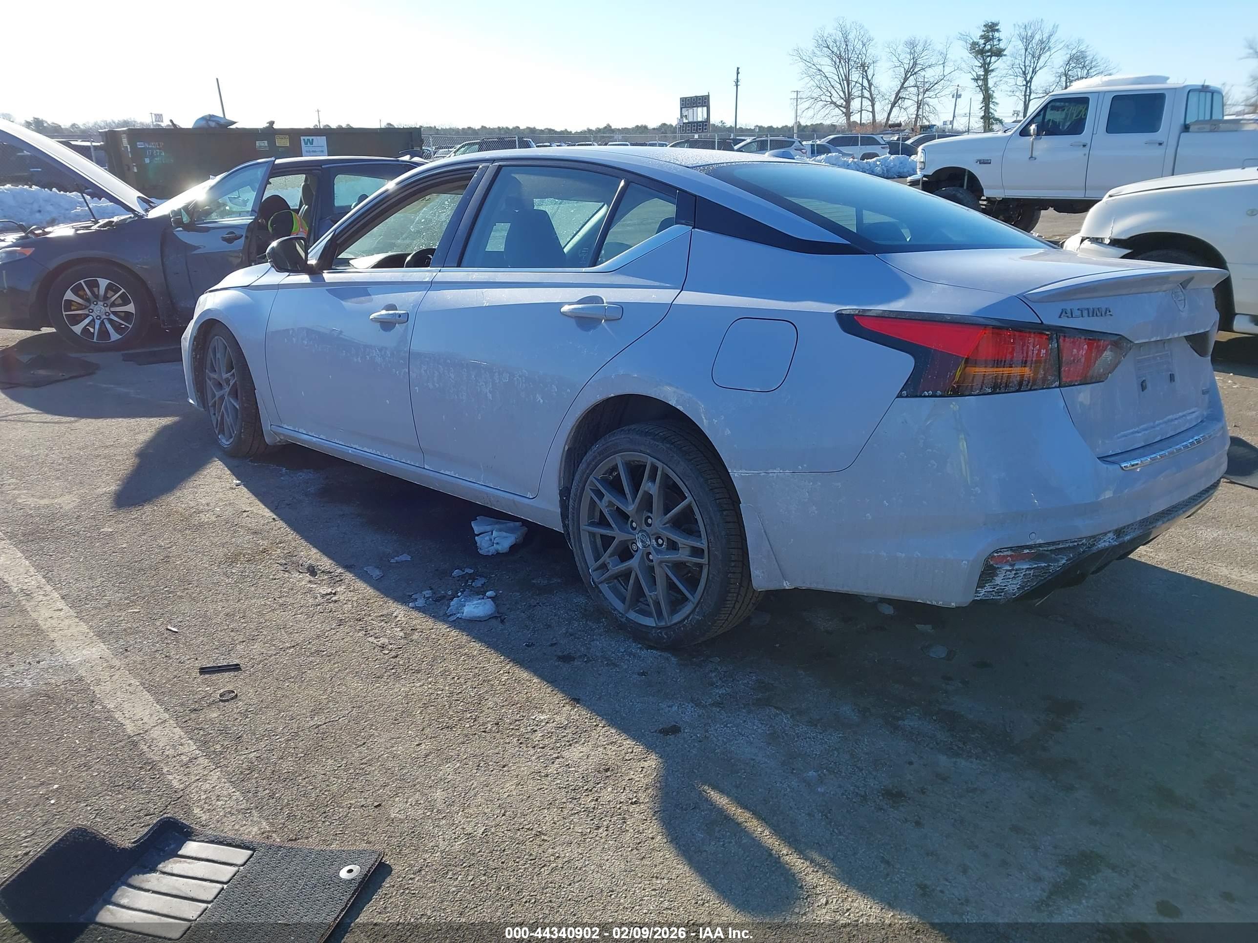 NISSAN ALTIMA image 3