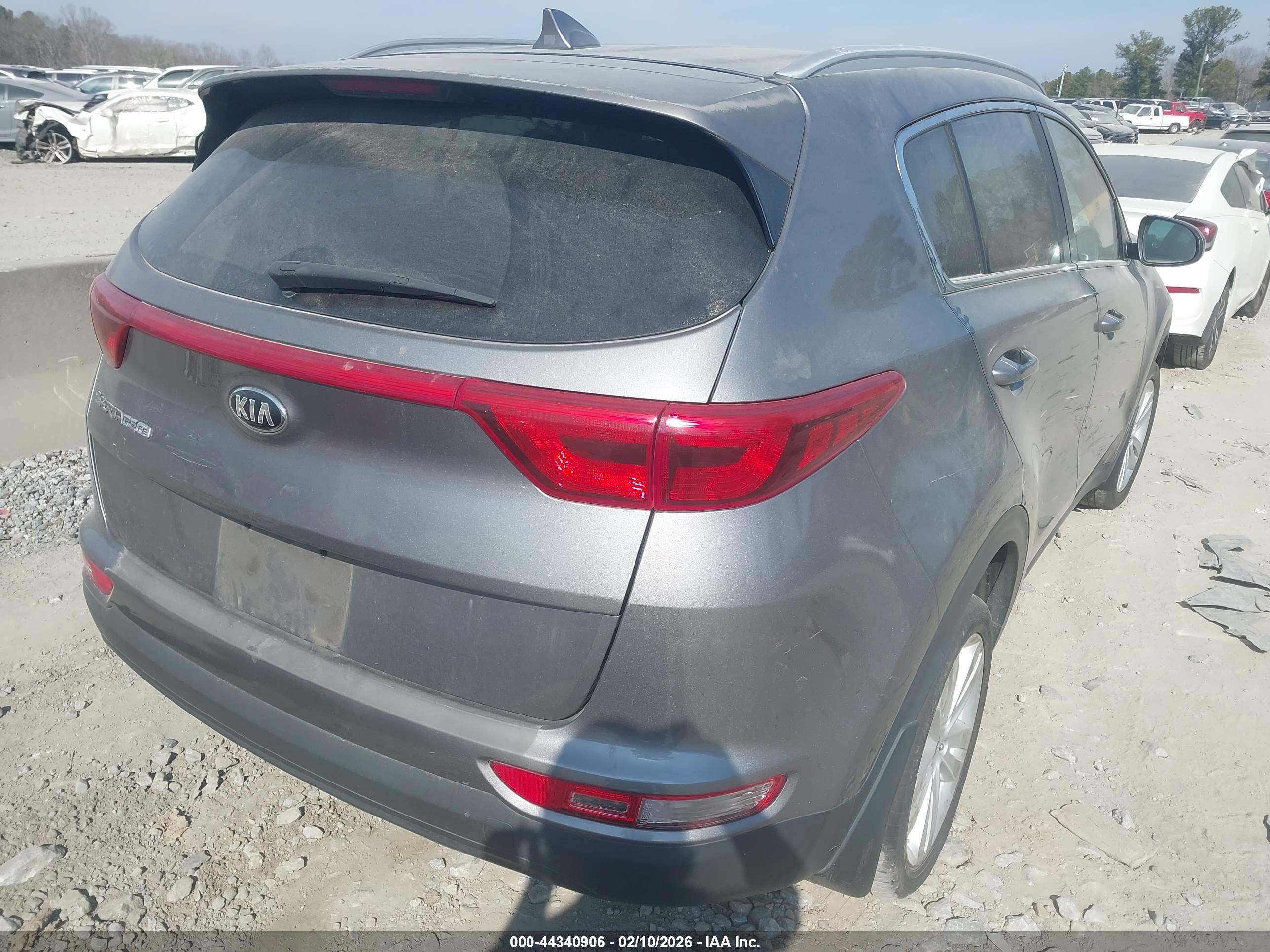 KIA SPORTAGE image 4
