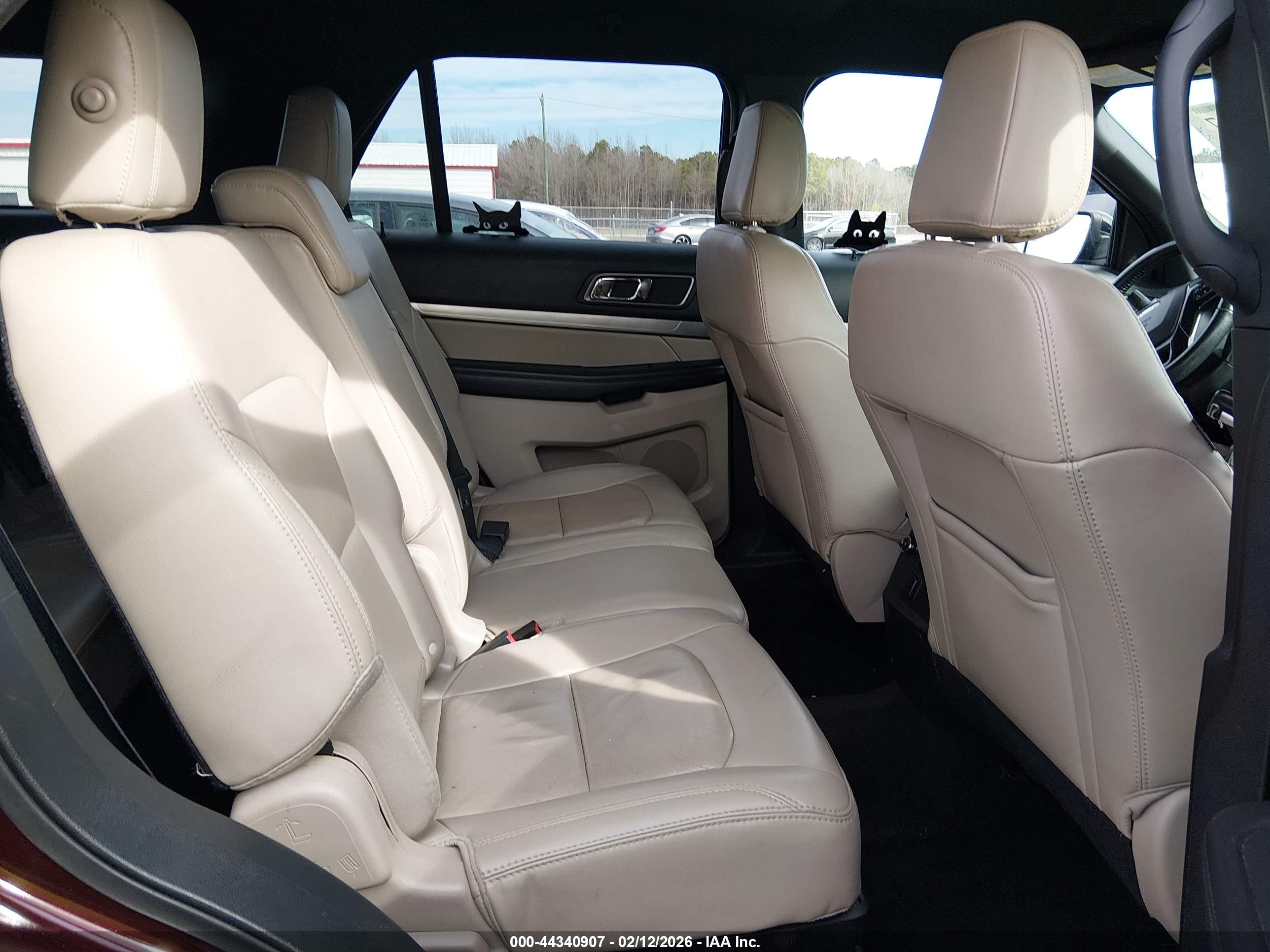 FORD EXPLORER image 8