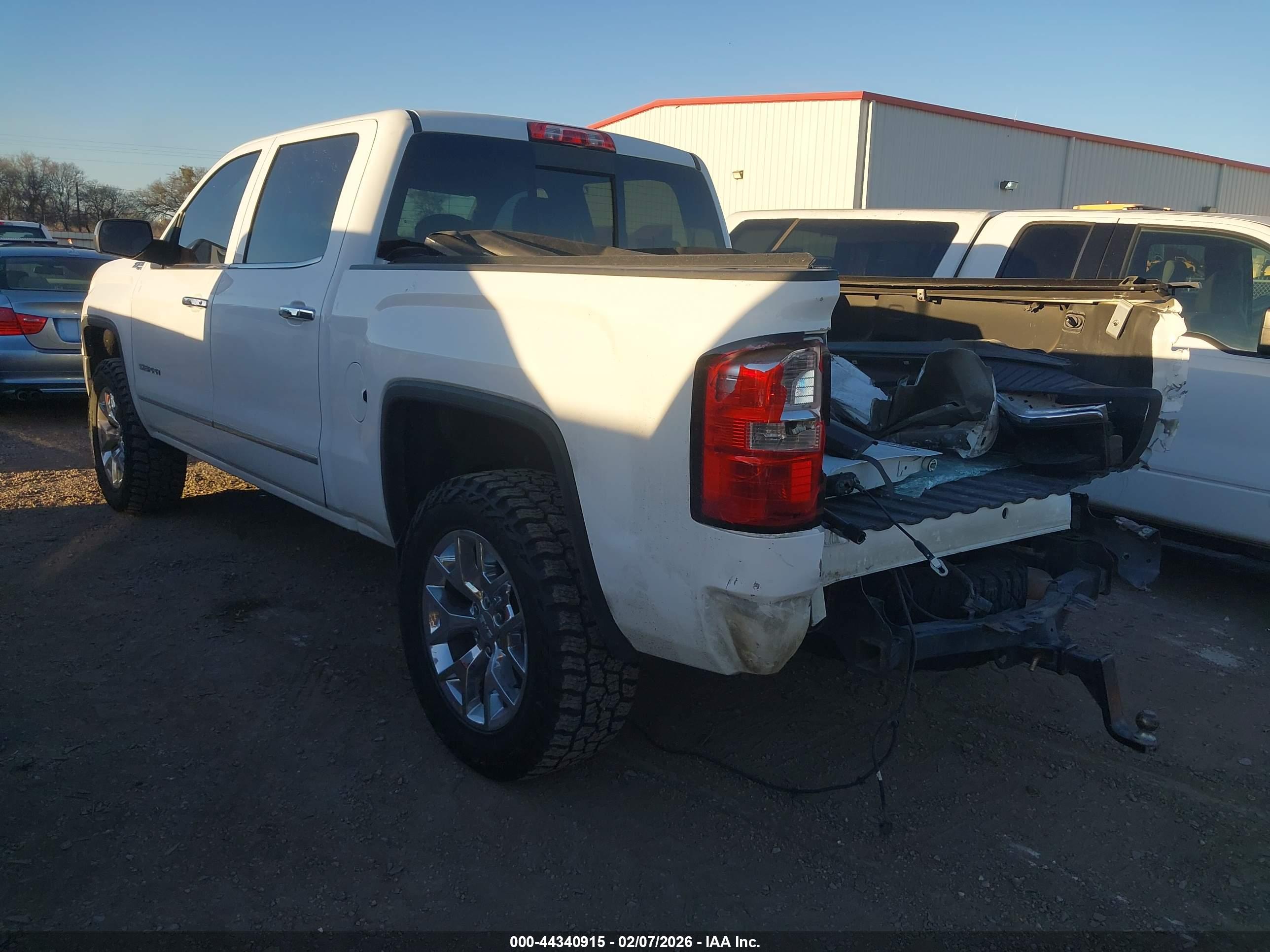 GMC SIERRA image 3