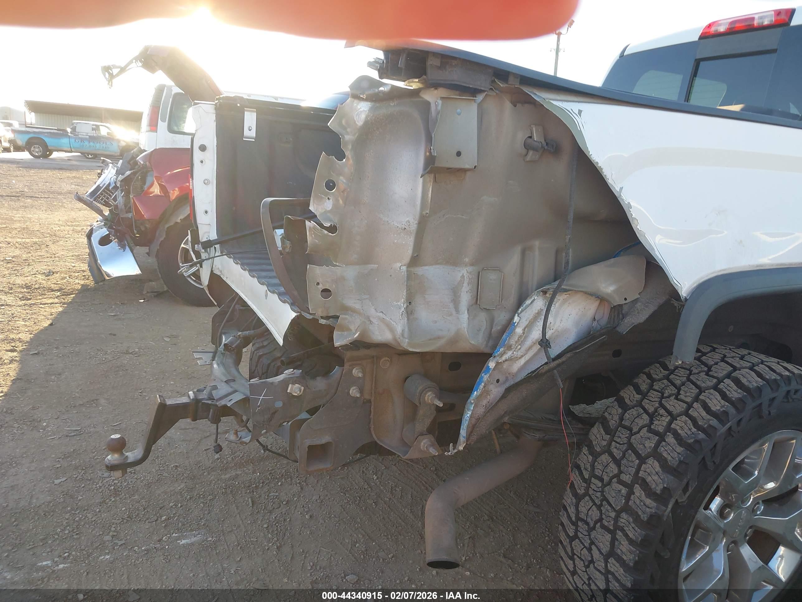 GMC SIERRA image 6
