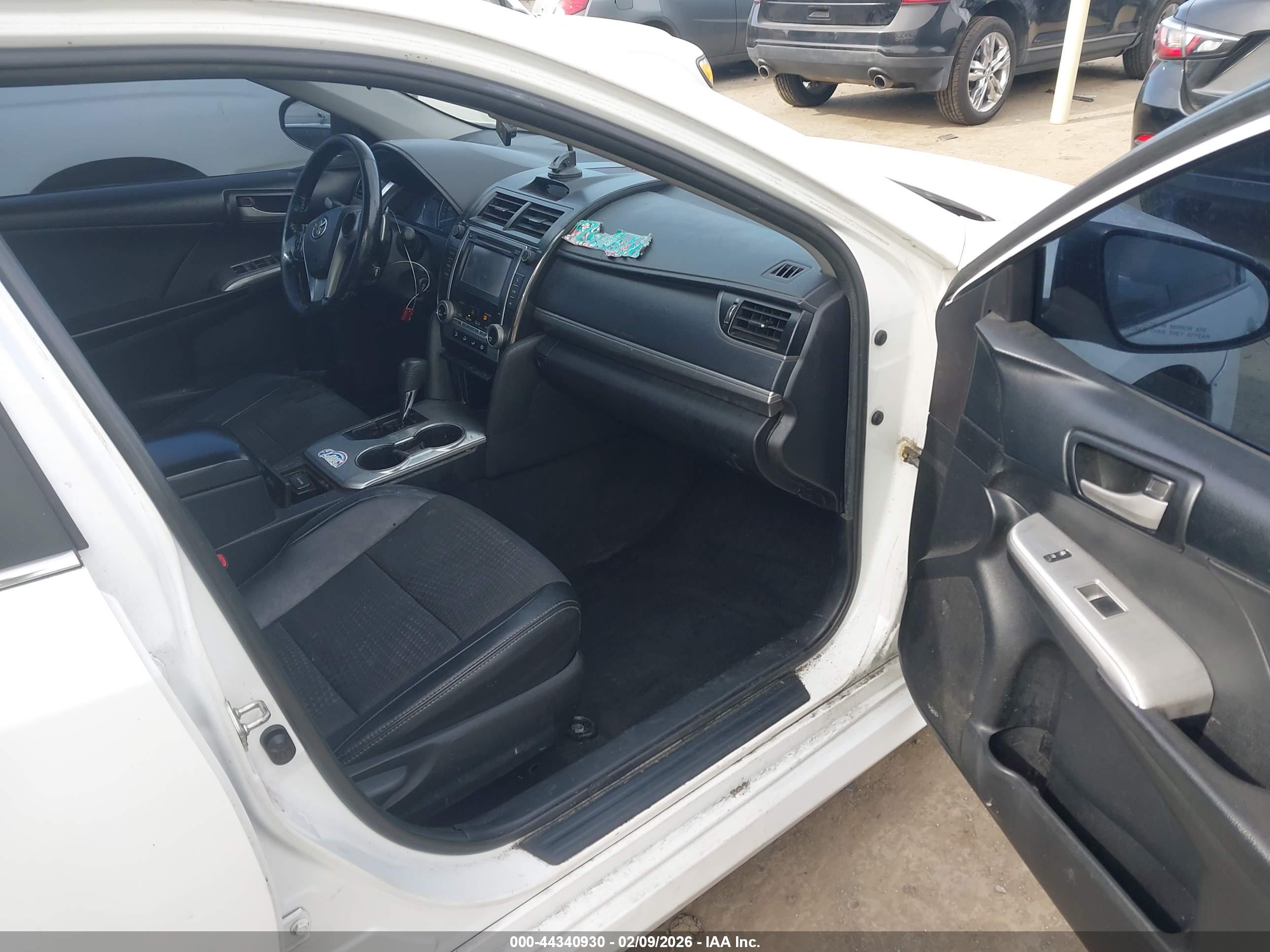 TOYOTA CAMRY image 5