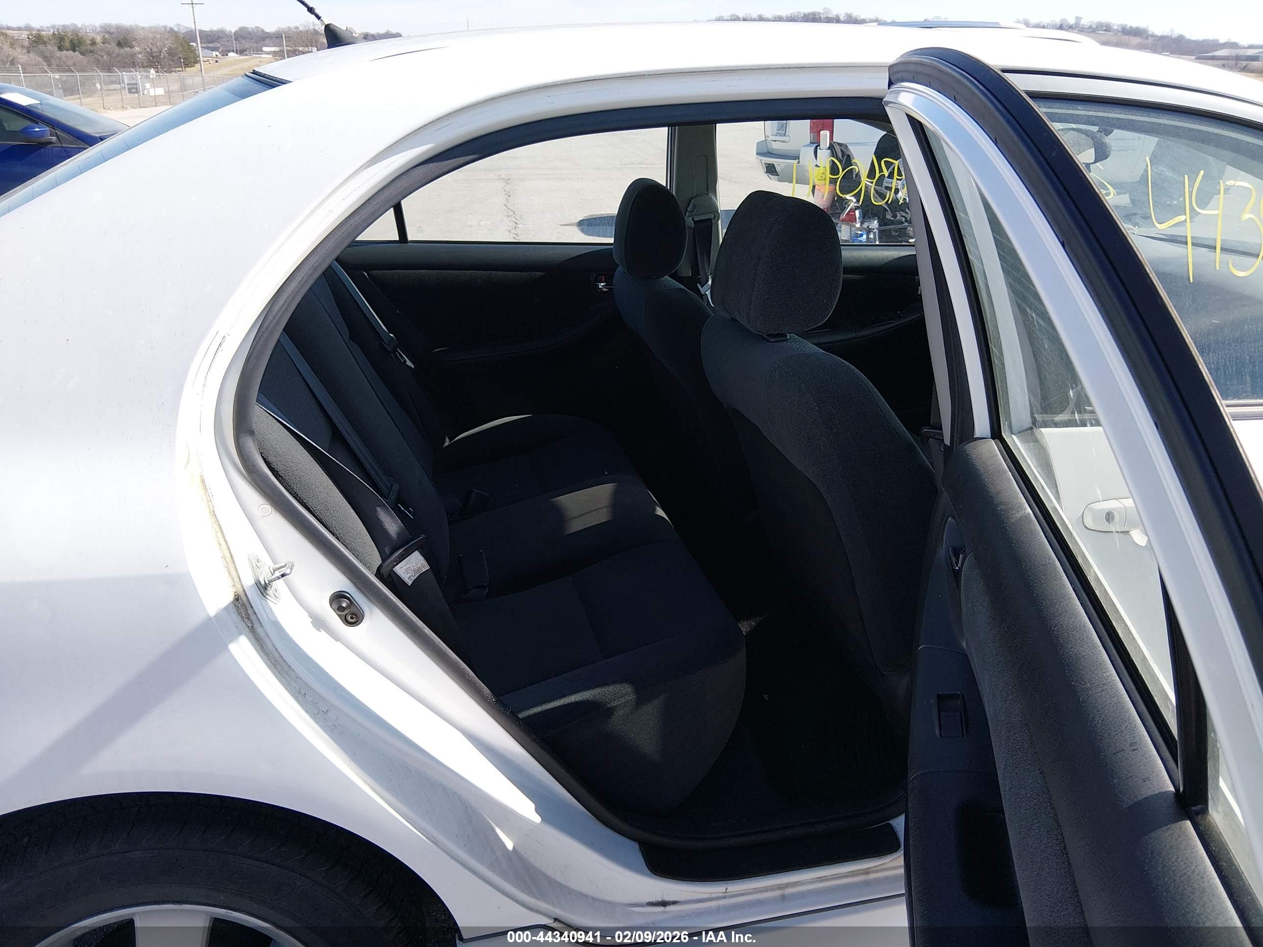 TOYOTA COROLLA image 8