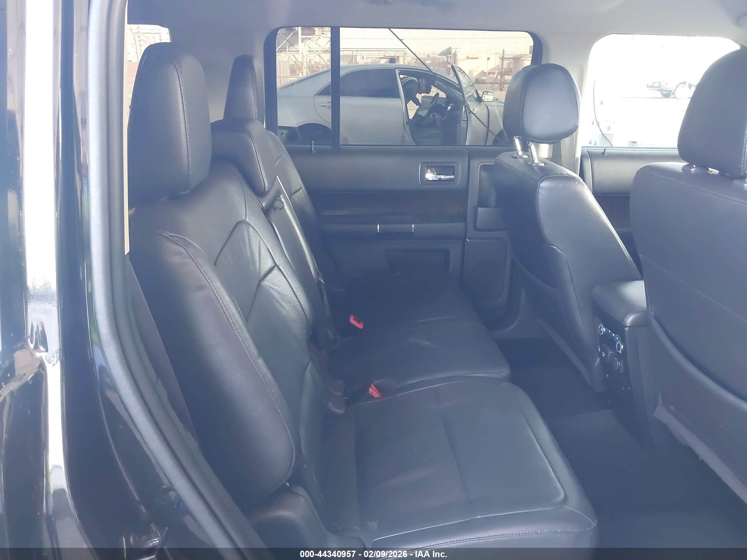 FORD FLEX image 8