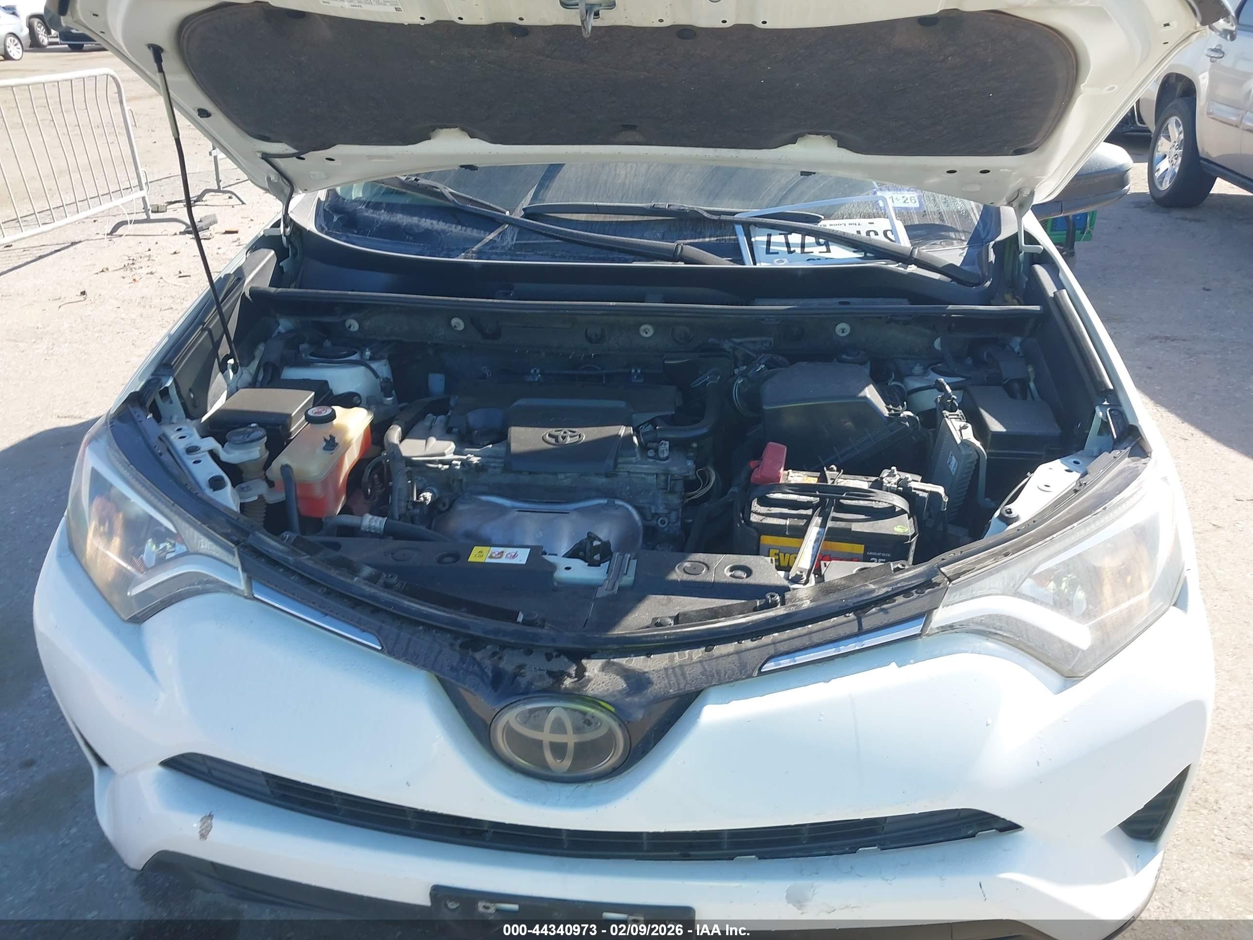 TOYOTA RAV4 image 10