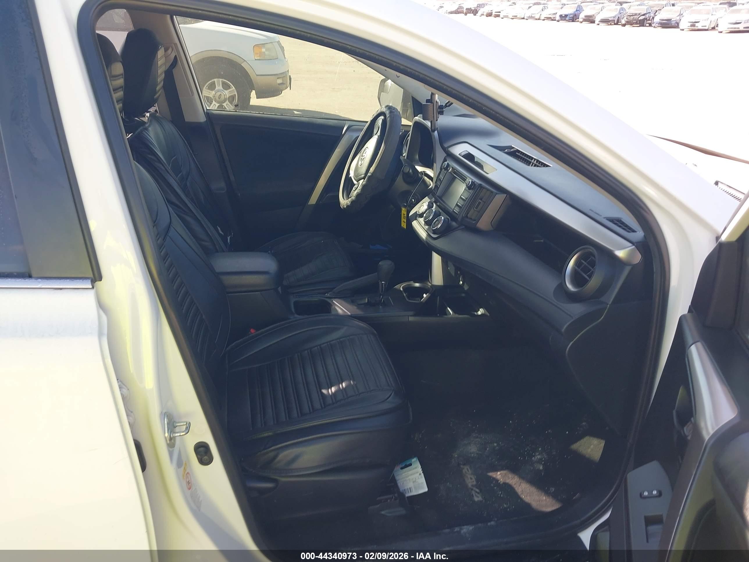 TOYOTA RAV4 image 5
