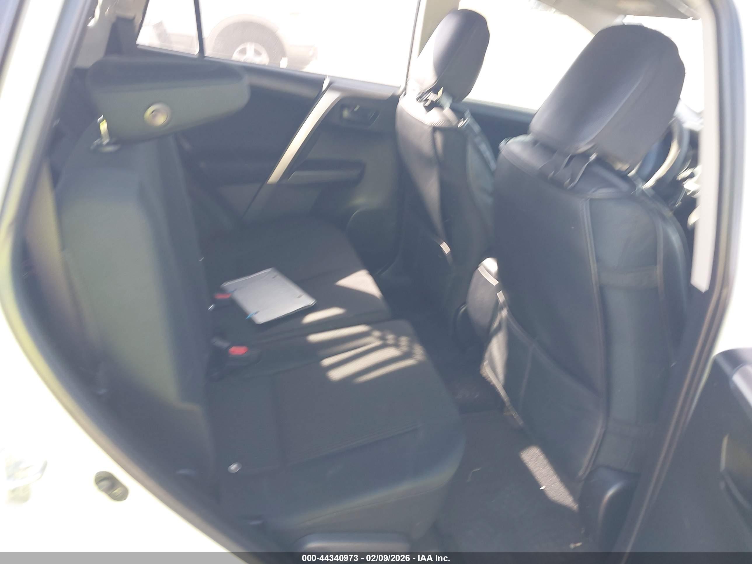 TOYOTA RAV4 image 8