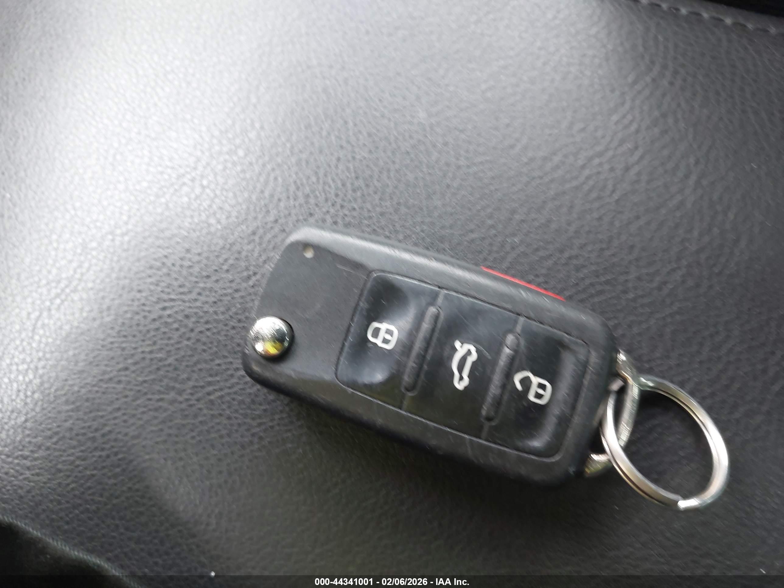 VOLKSWAGEN TIGUAN image 11