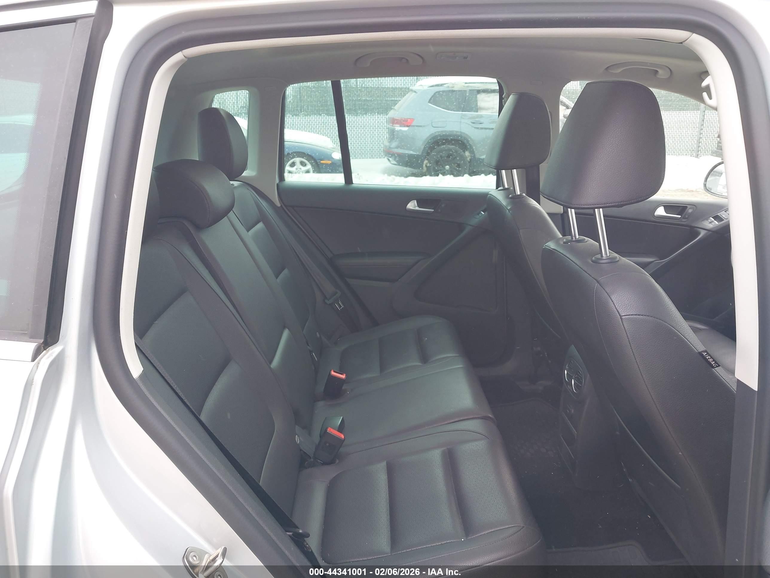 VOLKSWAGEN TIGUAN image 8