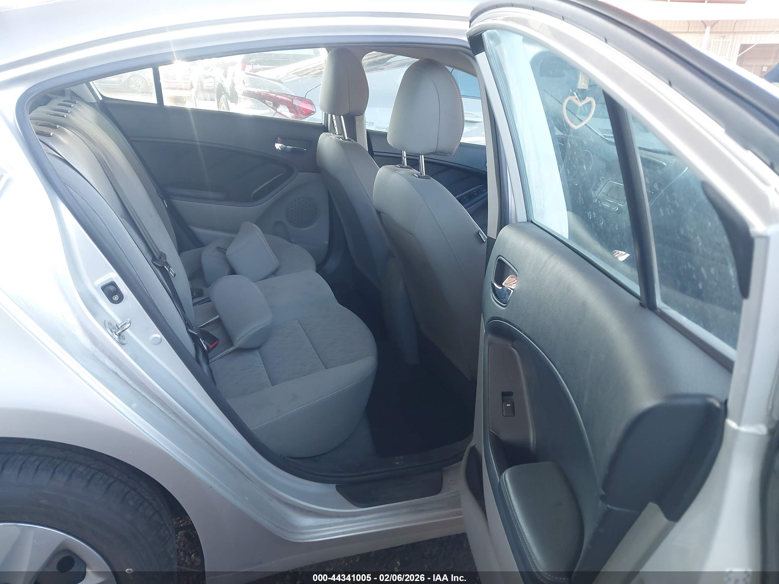KIA FORTE image 8