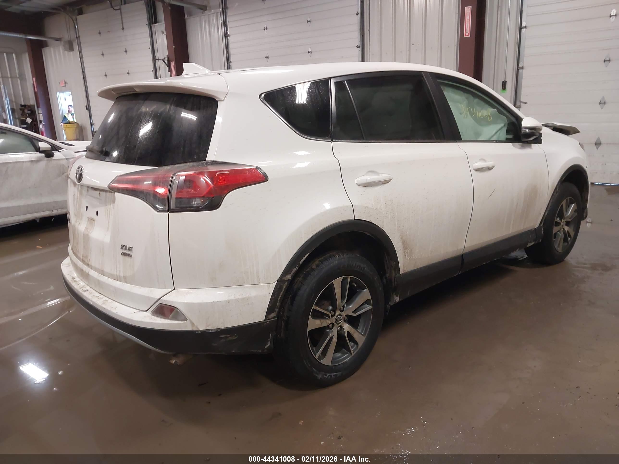 TOYOTA RAV4 image 4