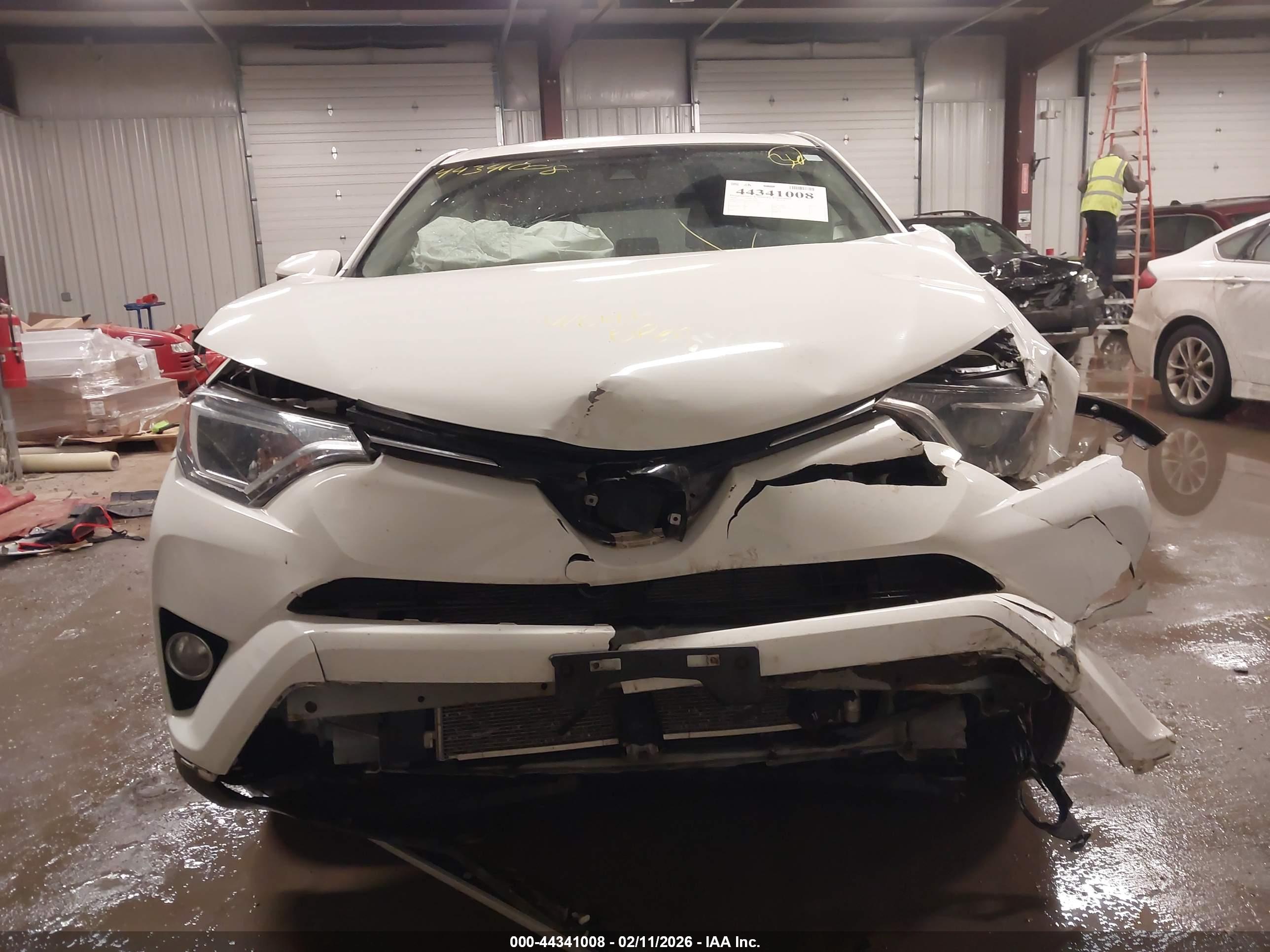 TOYOTA RAV4 image 6
