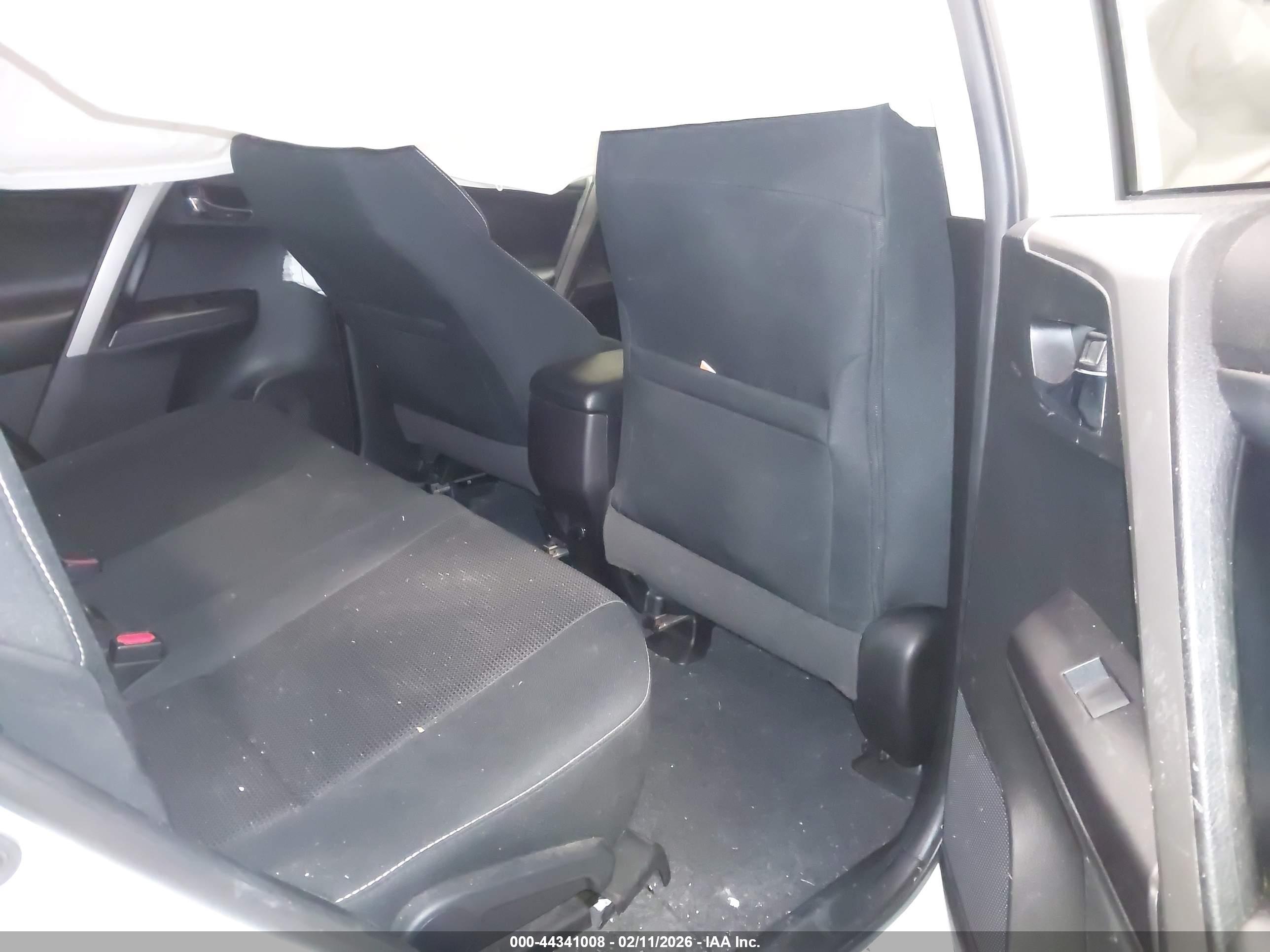 TOYOTA RAV4 image 8