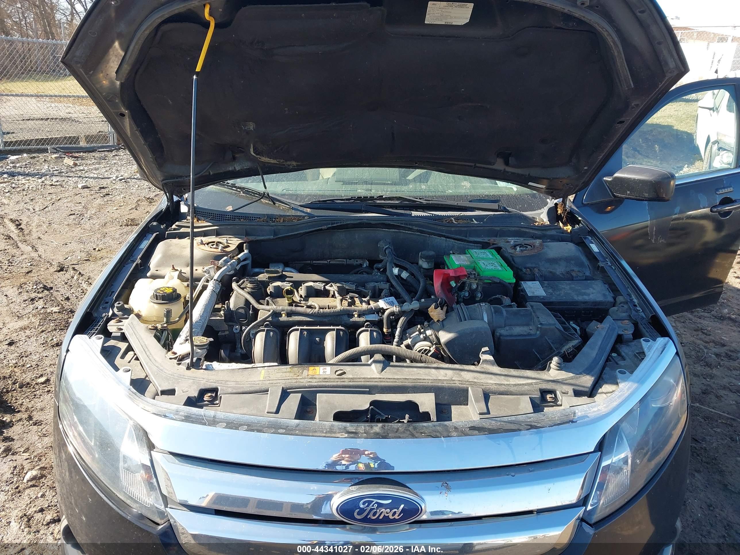 FORD FUSION image 10