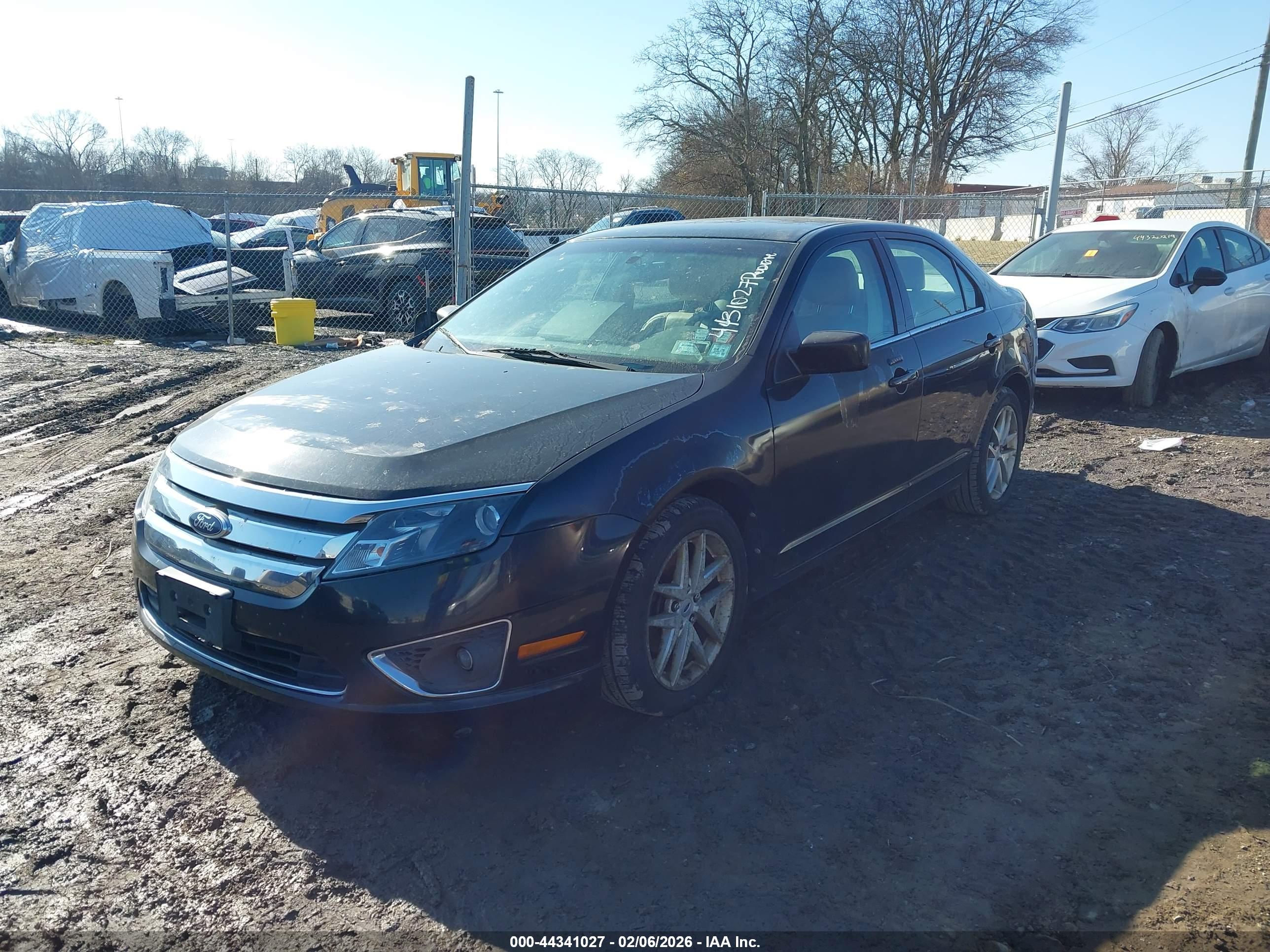 FORD FUSION image 2