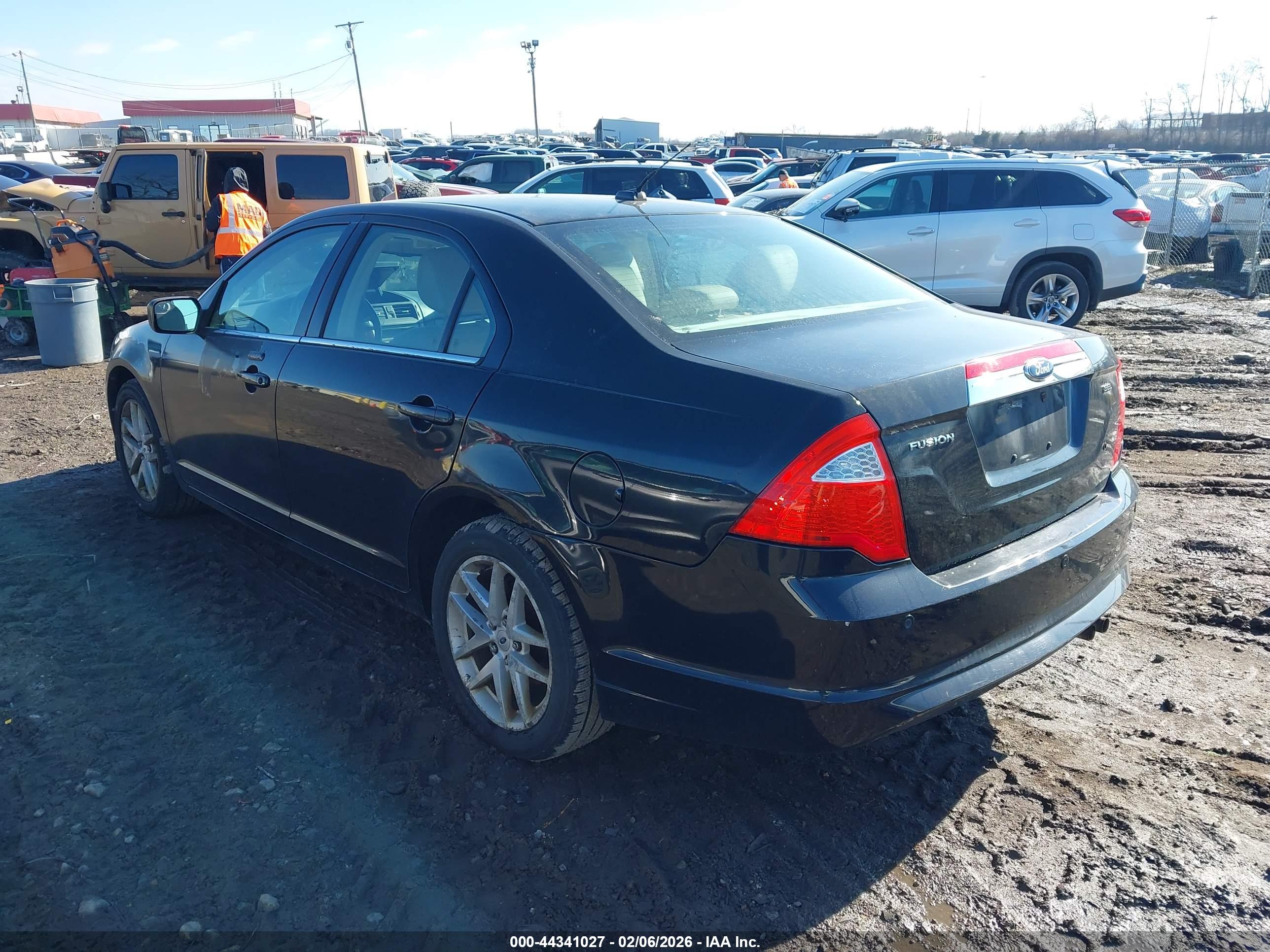 FORD FUSION image 3