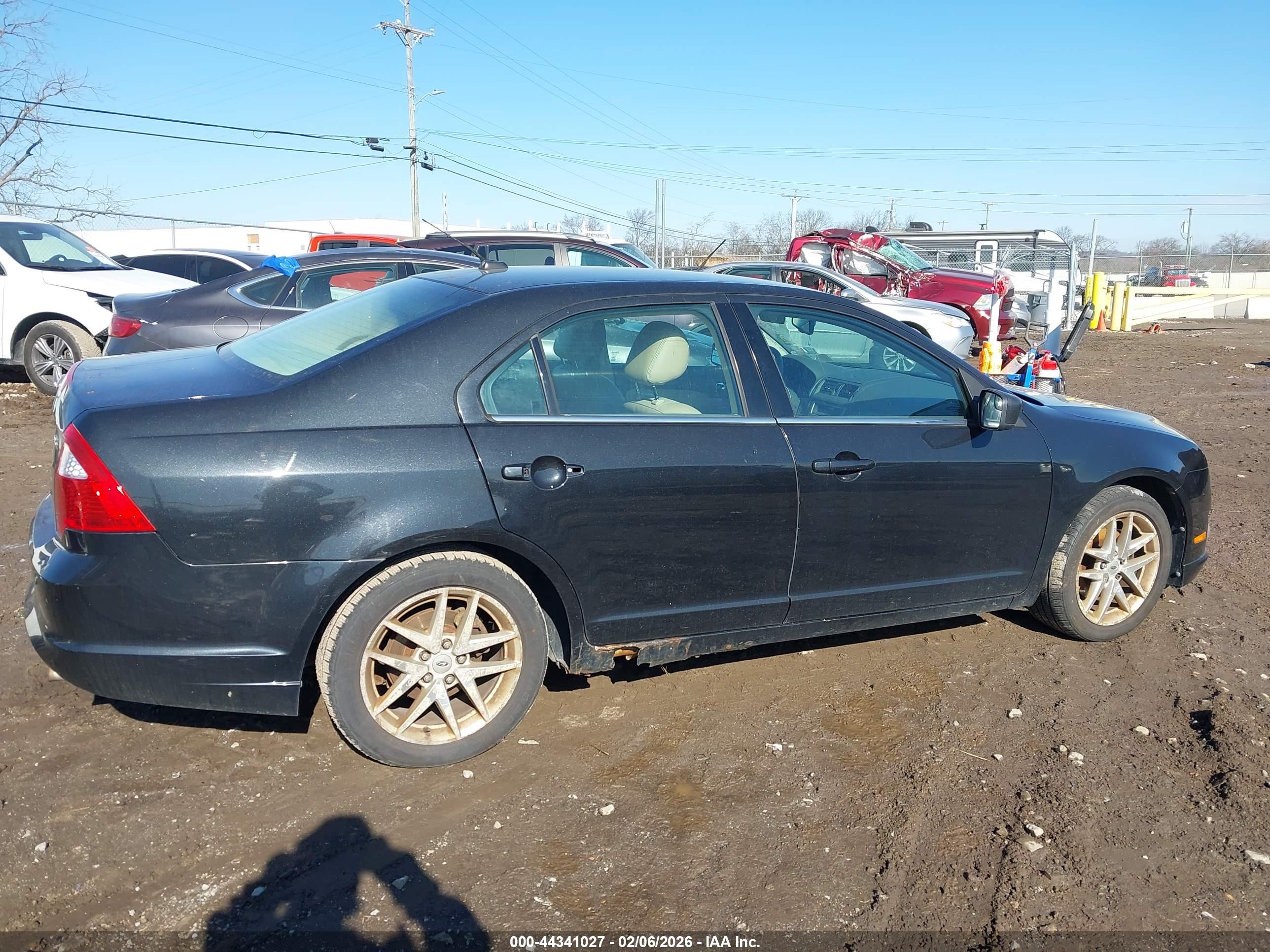 FORD FUSION image 6