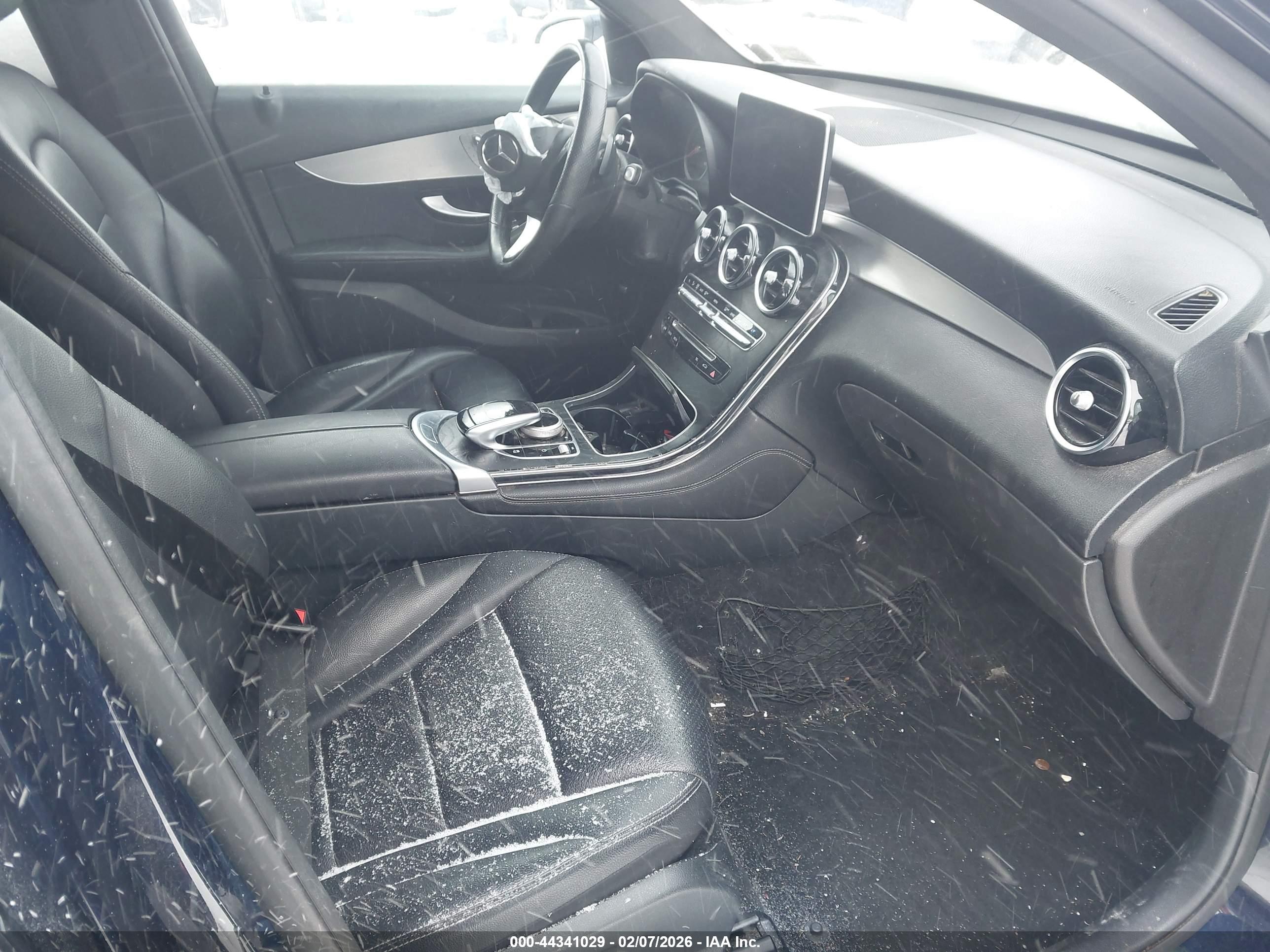 MERCEDES-BENZ GLC image 5
