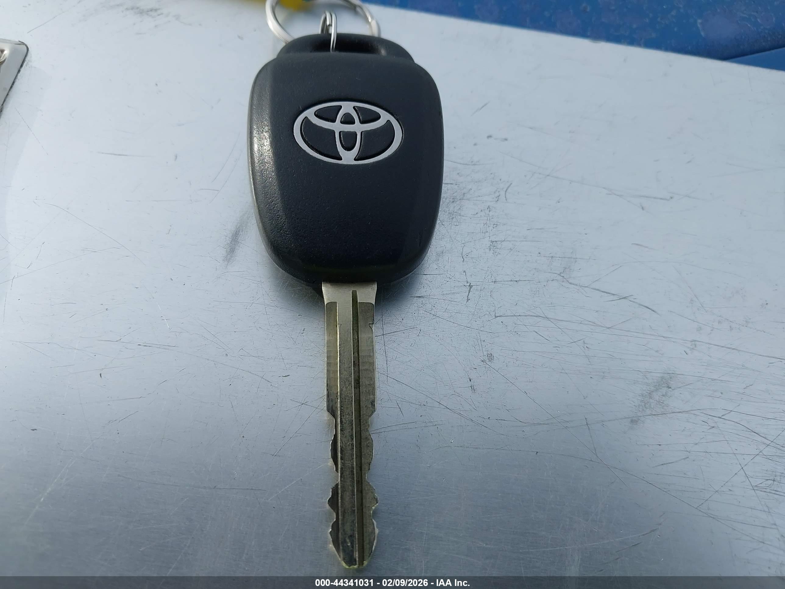 TOYOTA PRIUS image 11