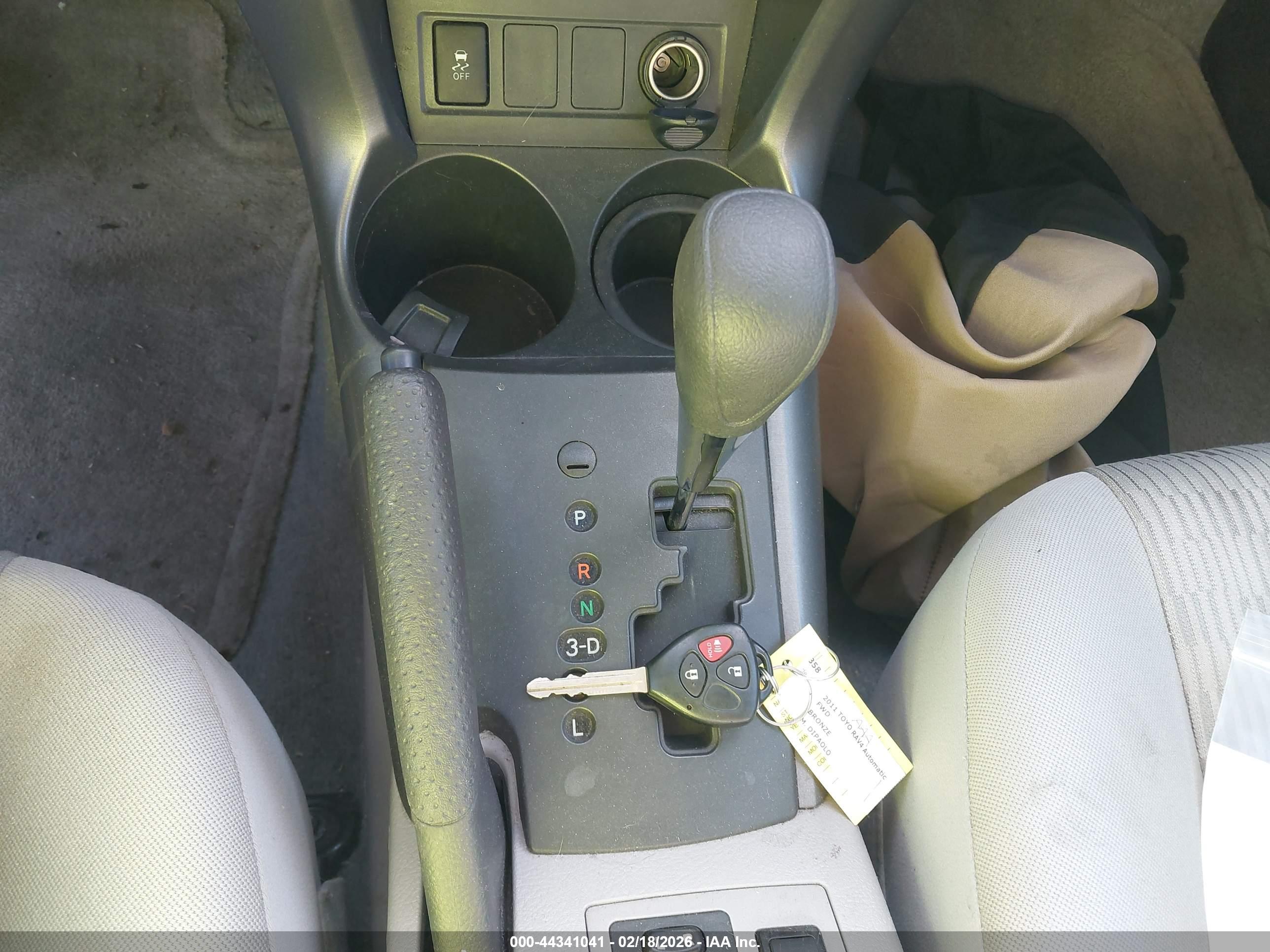 TOYOTA RAV4 image 11