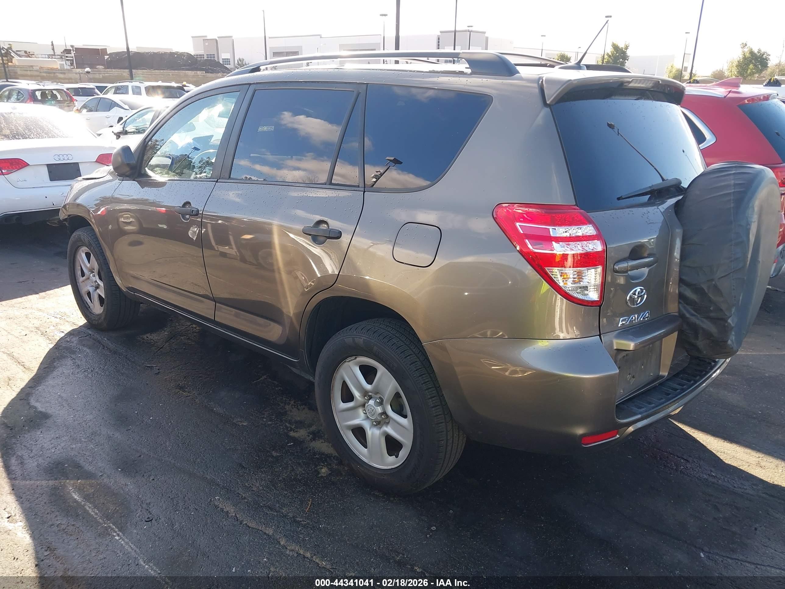 TOYOTA RAV4 image 3