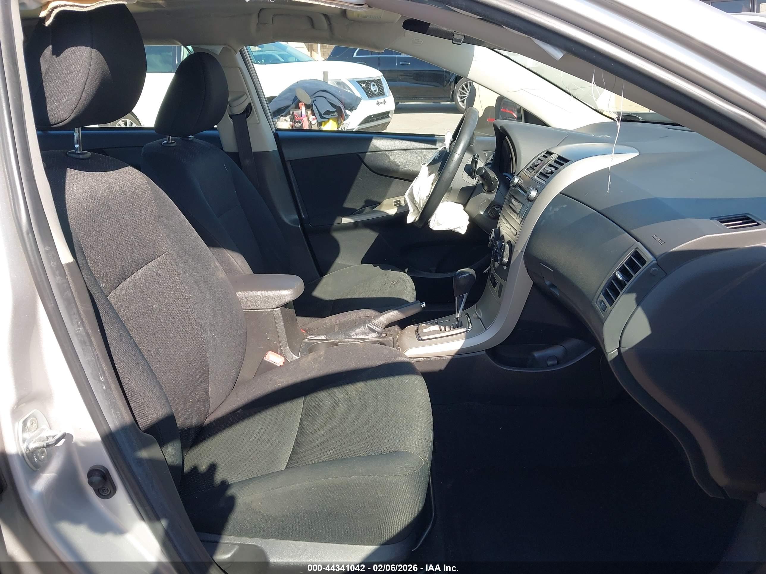 TOYOTA COROLLA image 5