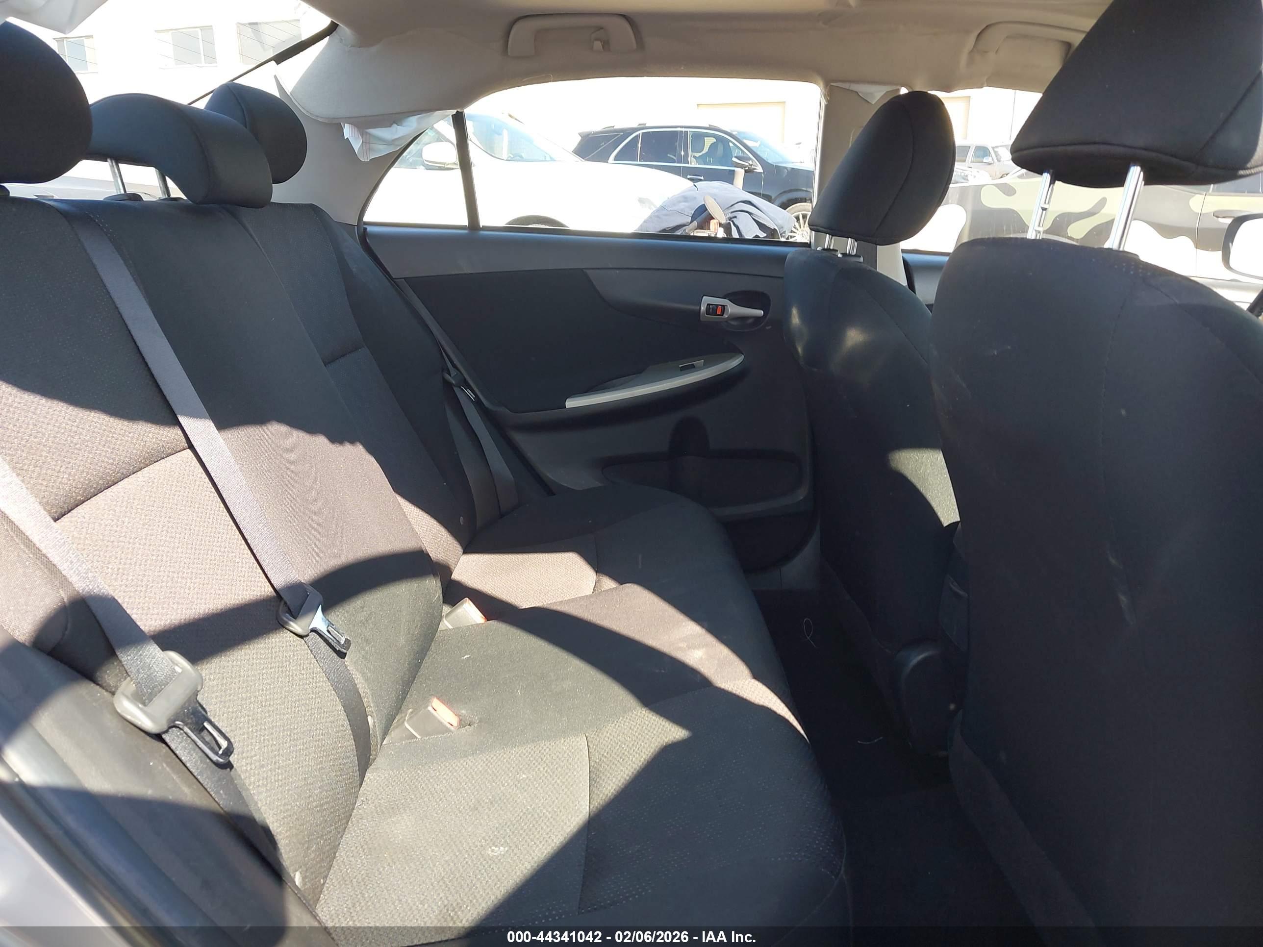 TOYOTA COROLLA image 8