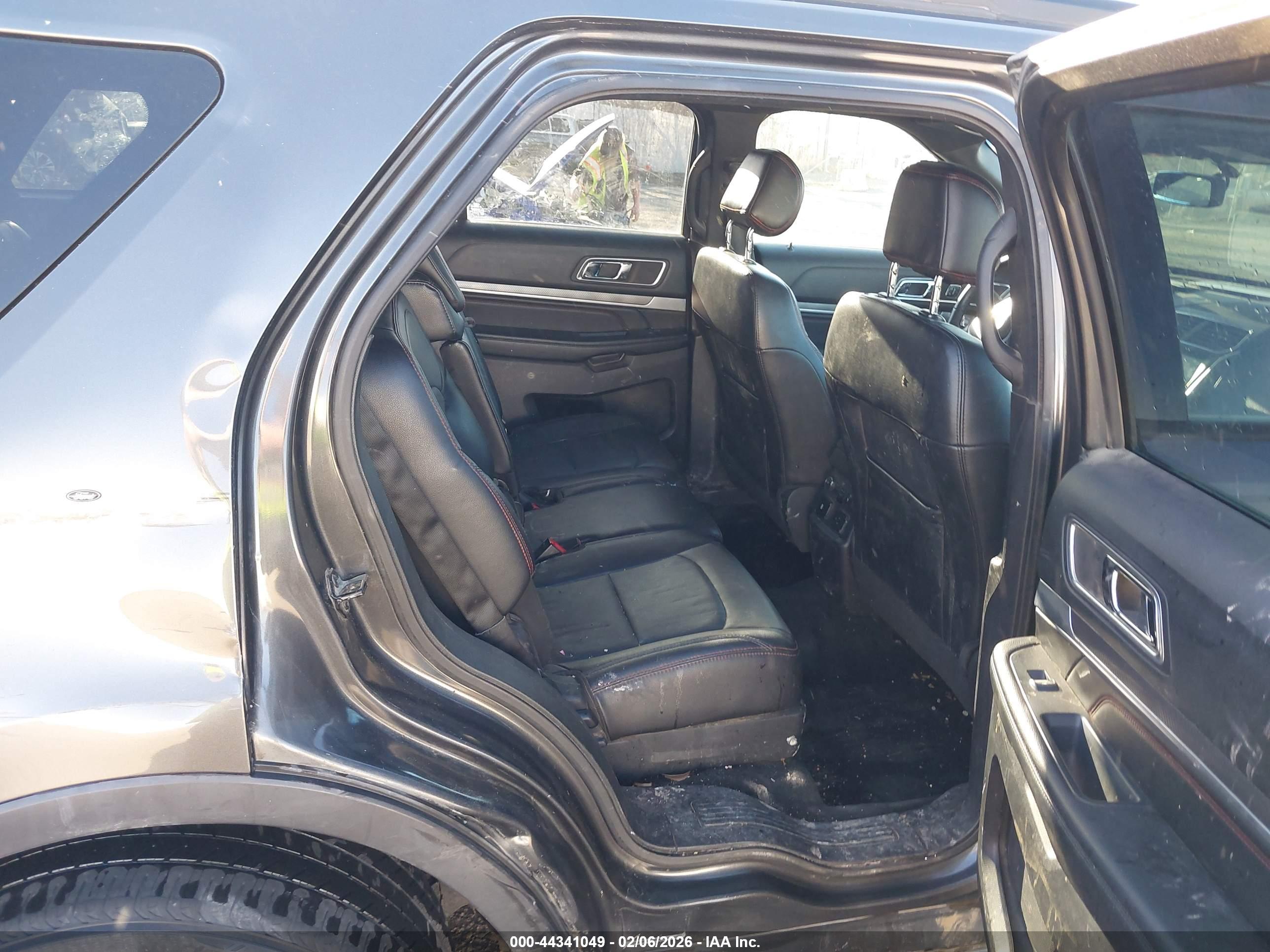 FORD EXPLORER image 8