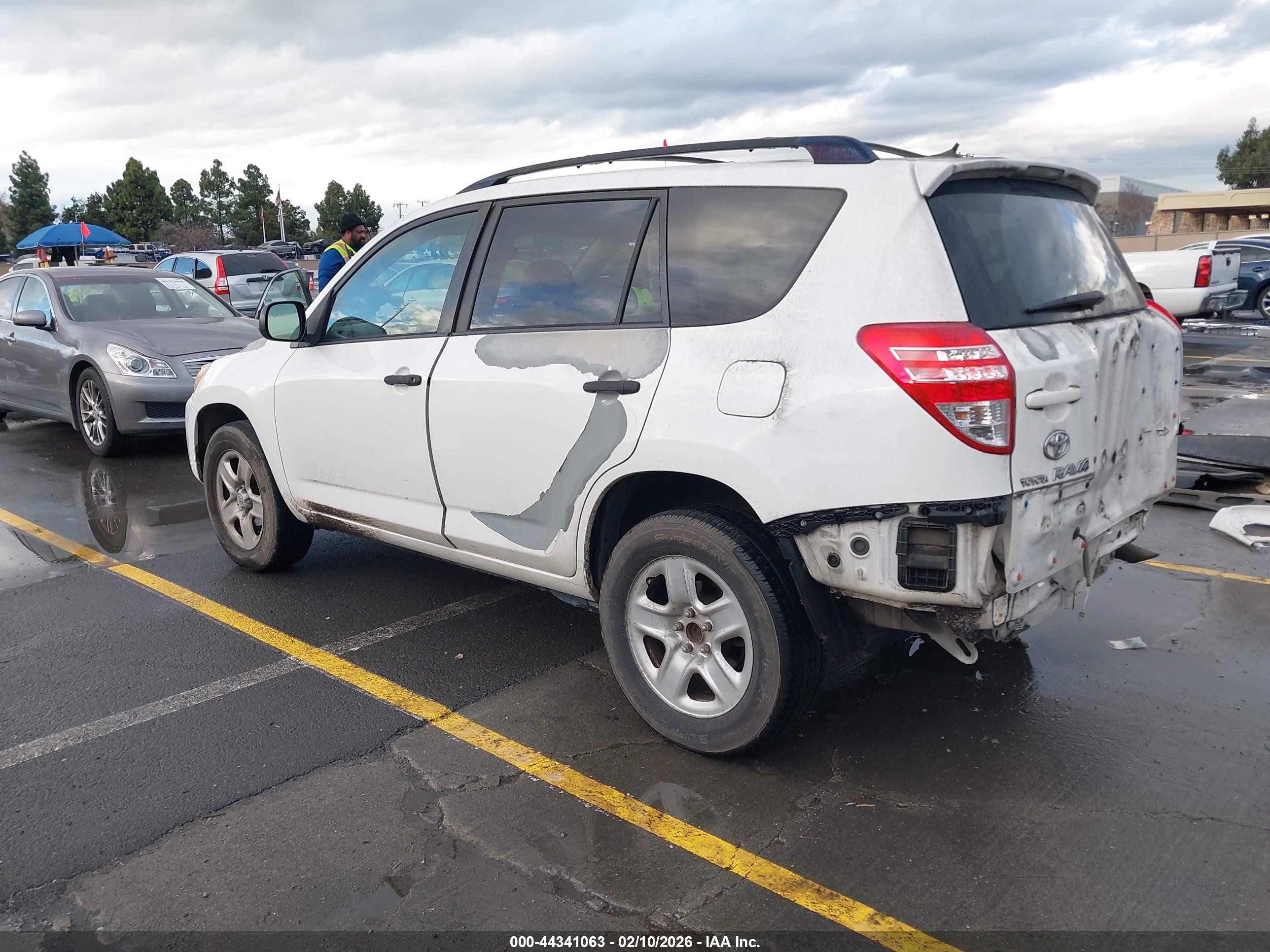 TOYOTA RAV4 image 3
