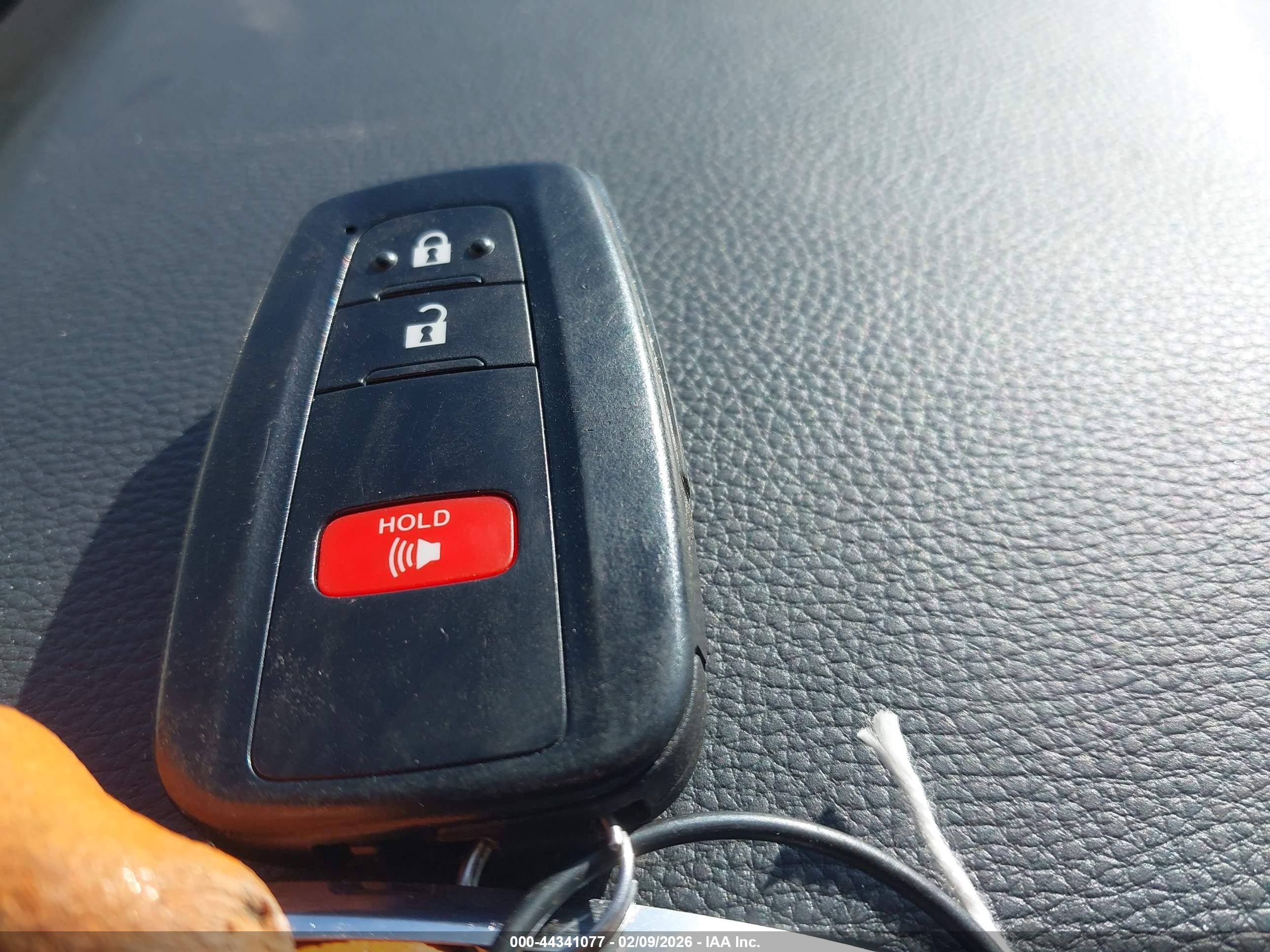 TOYOTA RAV4 image 11