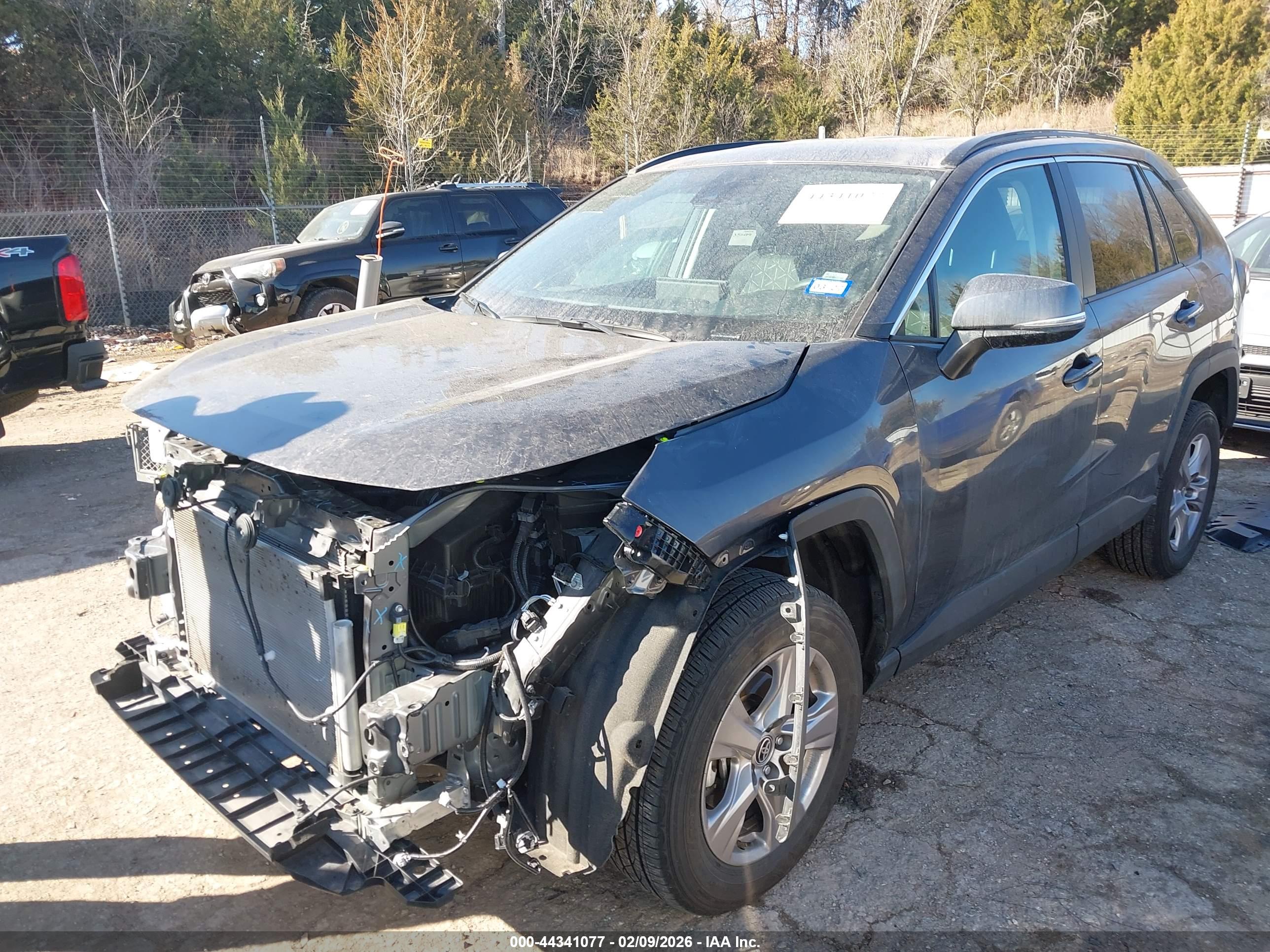 TOYOTA RAV4 image 2