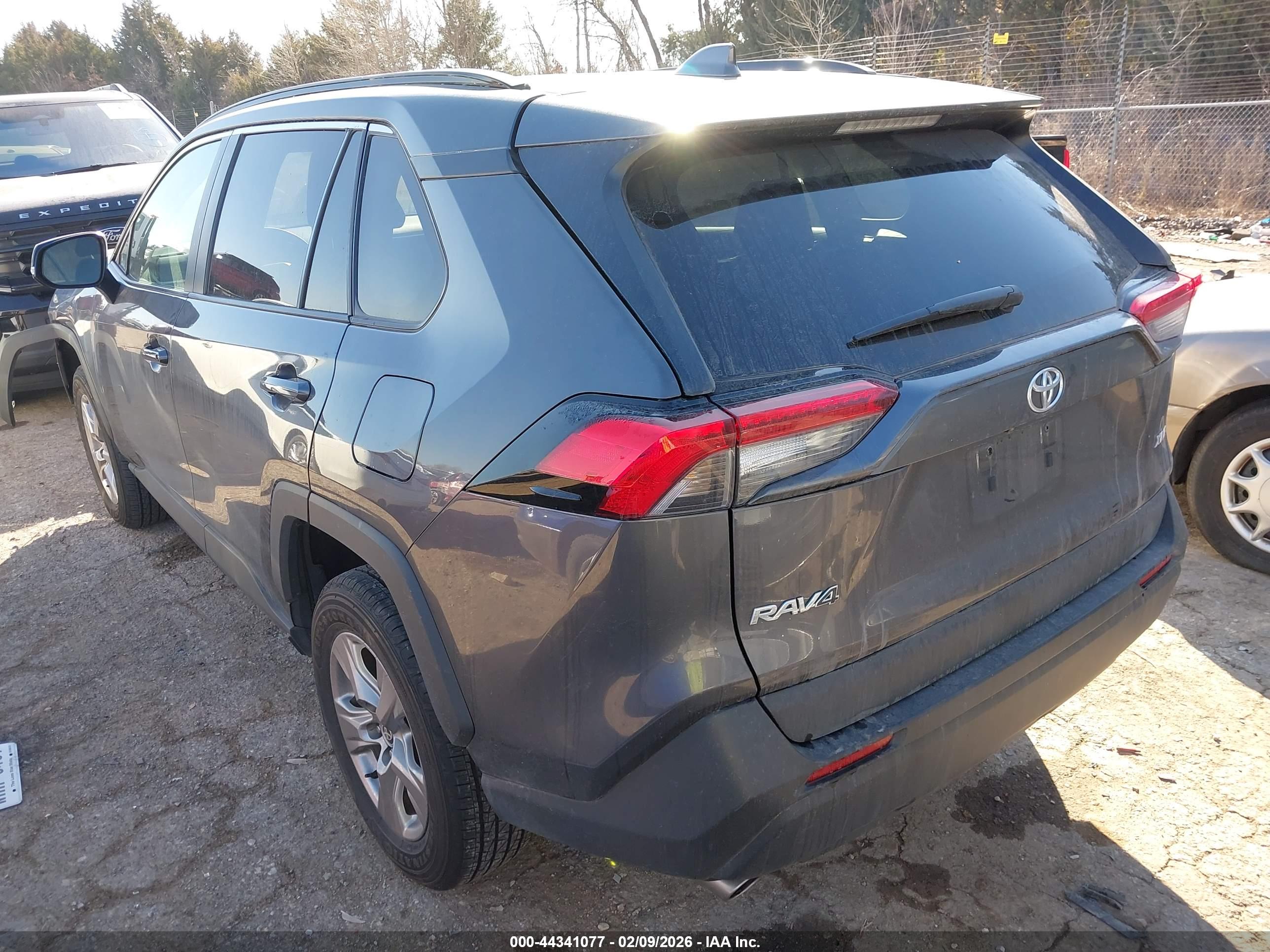TOYOTA RAV4 image 3