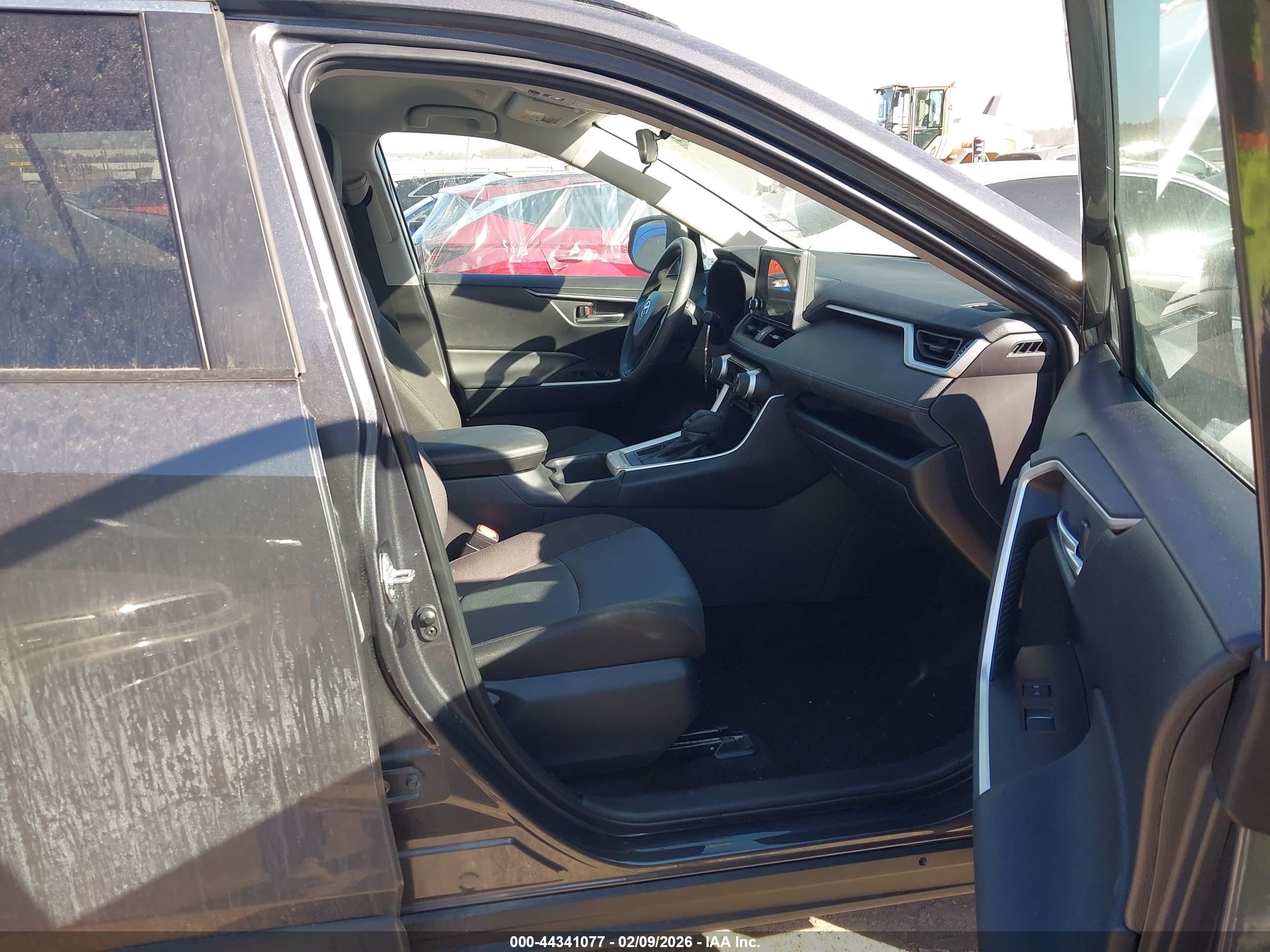 TOYOTA RAV4 image 5
