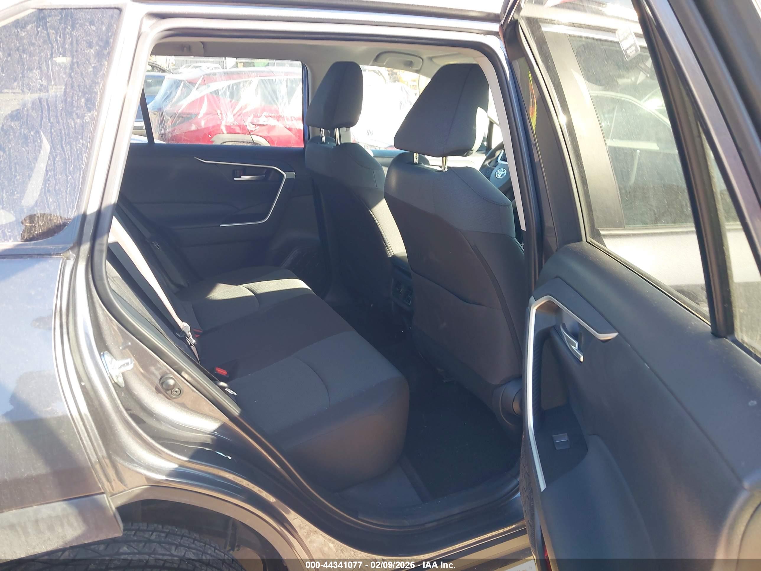 TOYOTA RAV4 image 8