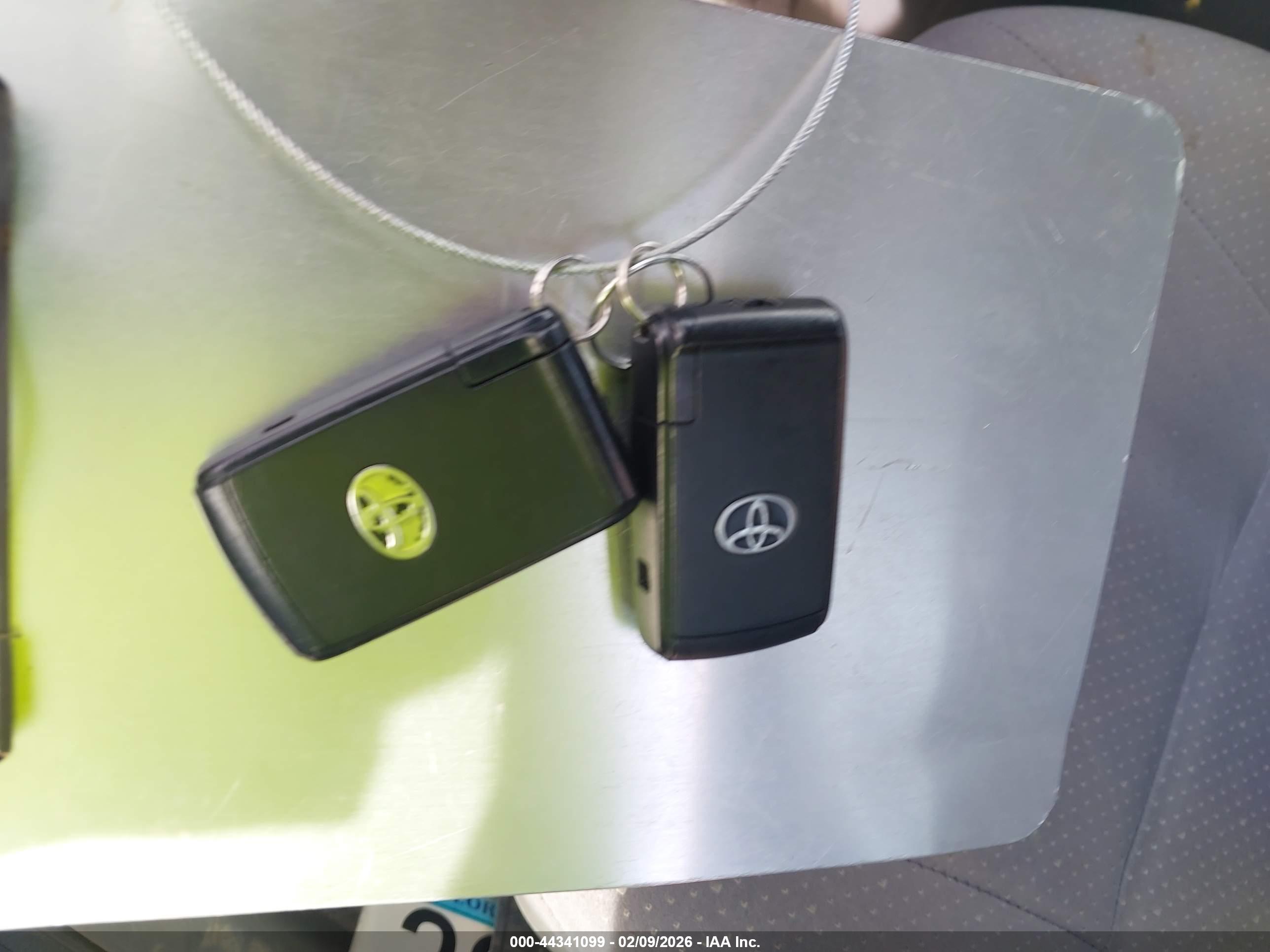 TOYOTA PRIUS image 11