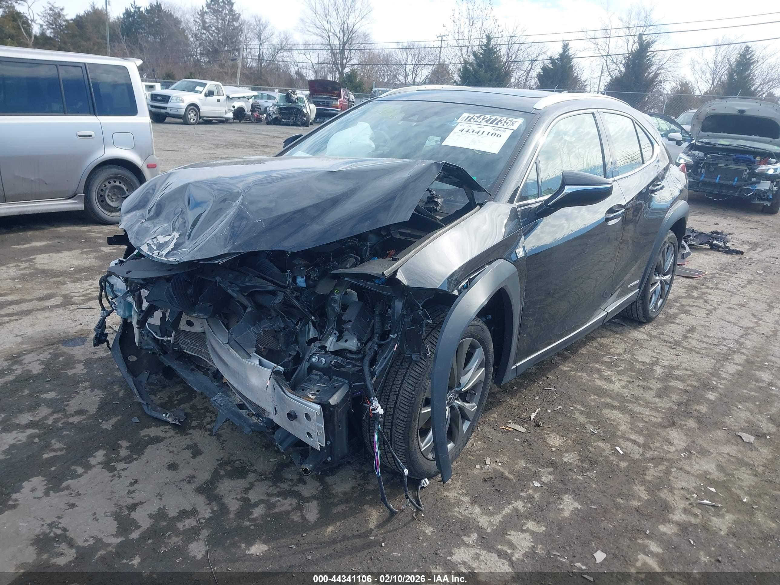 LEXUS UX image 2
