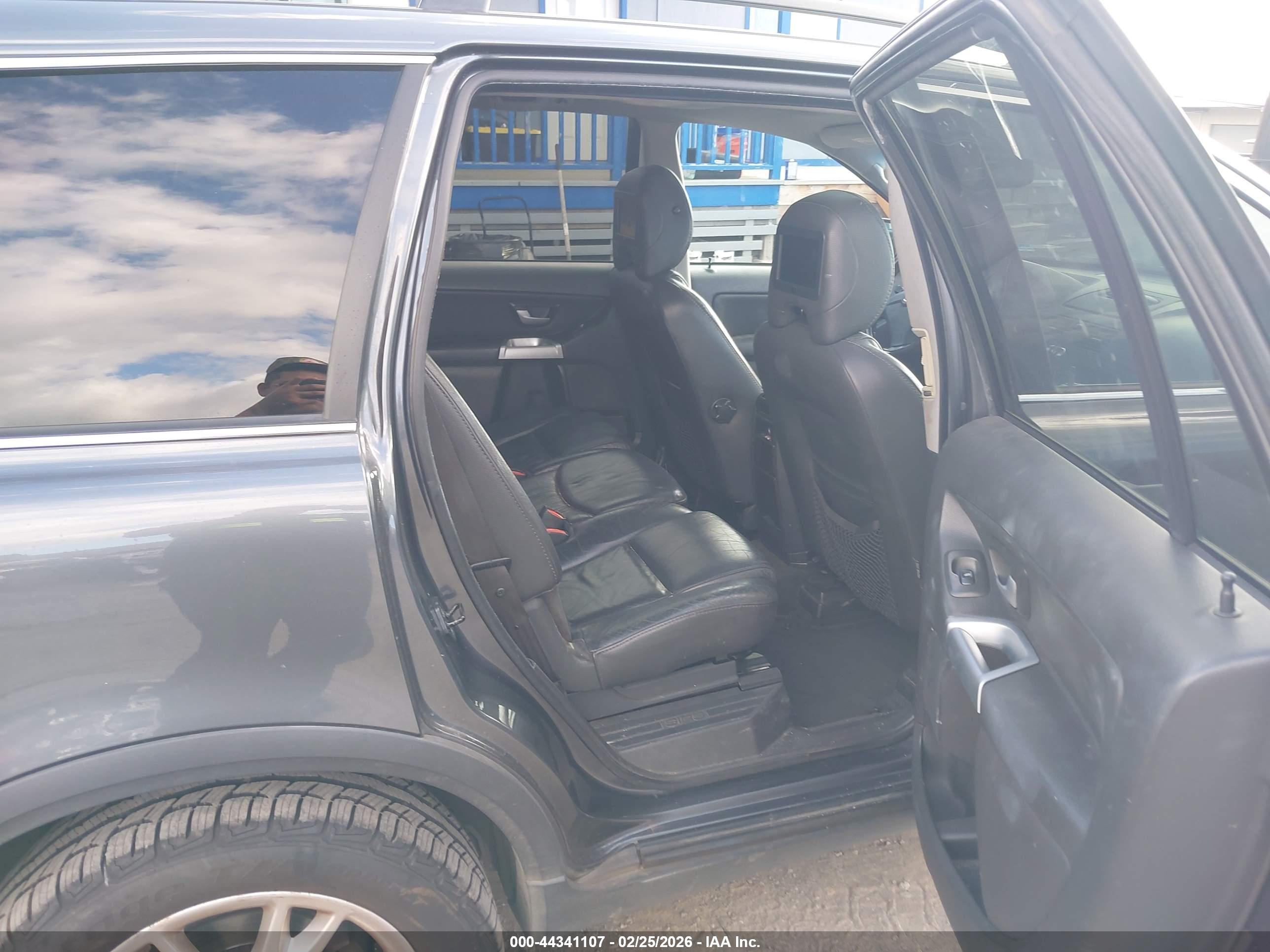 VOLVO XC90 image 8