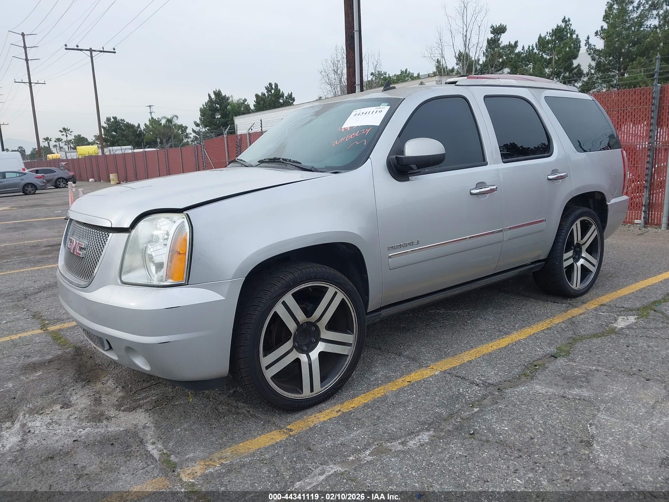 GMC YUKON image 2