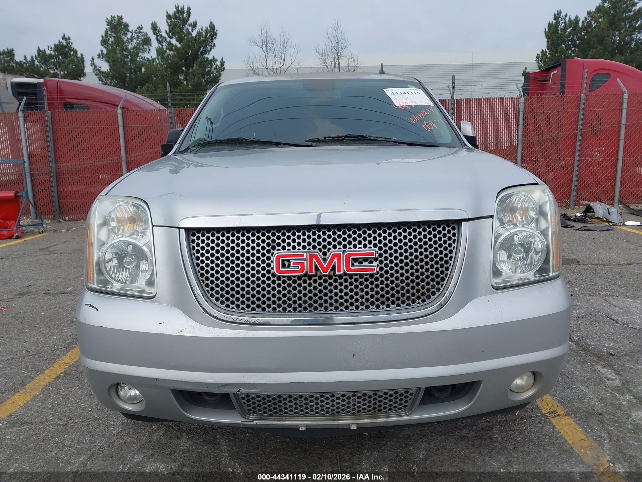 GMC YUKON image 6