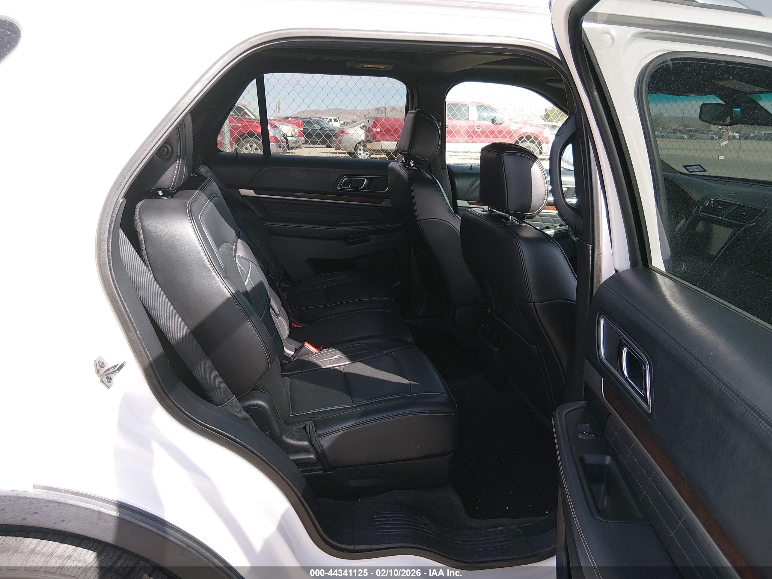 FORD EXPLORER image 8