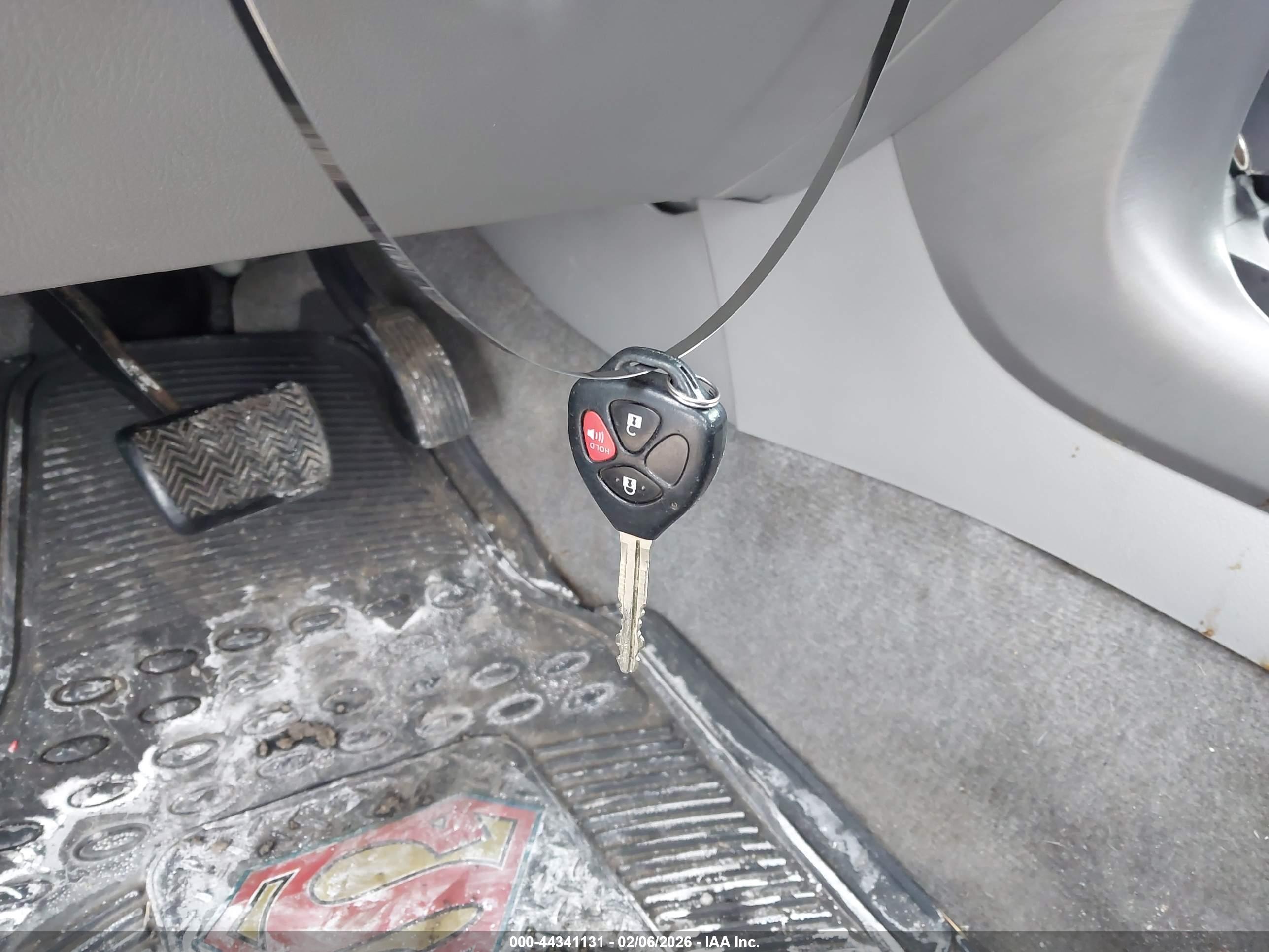 TOYOTA RAV4 image 11