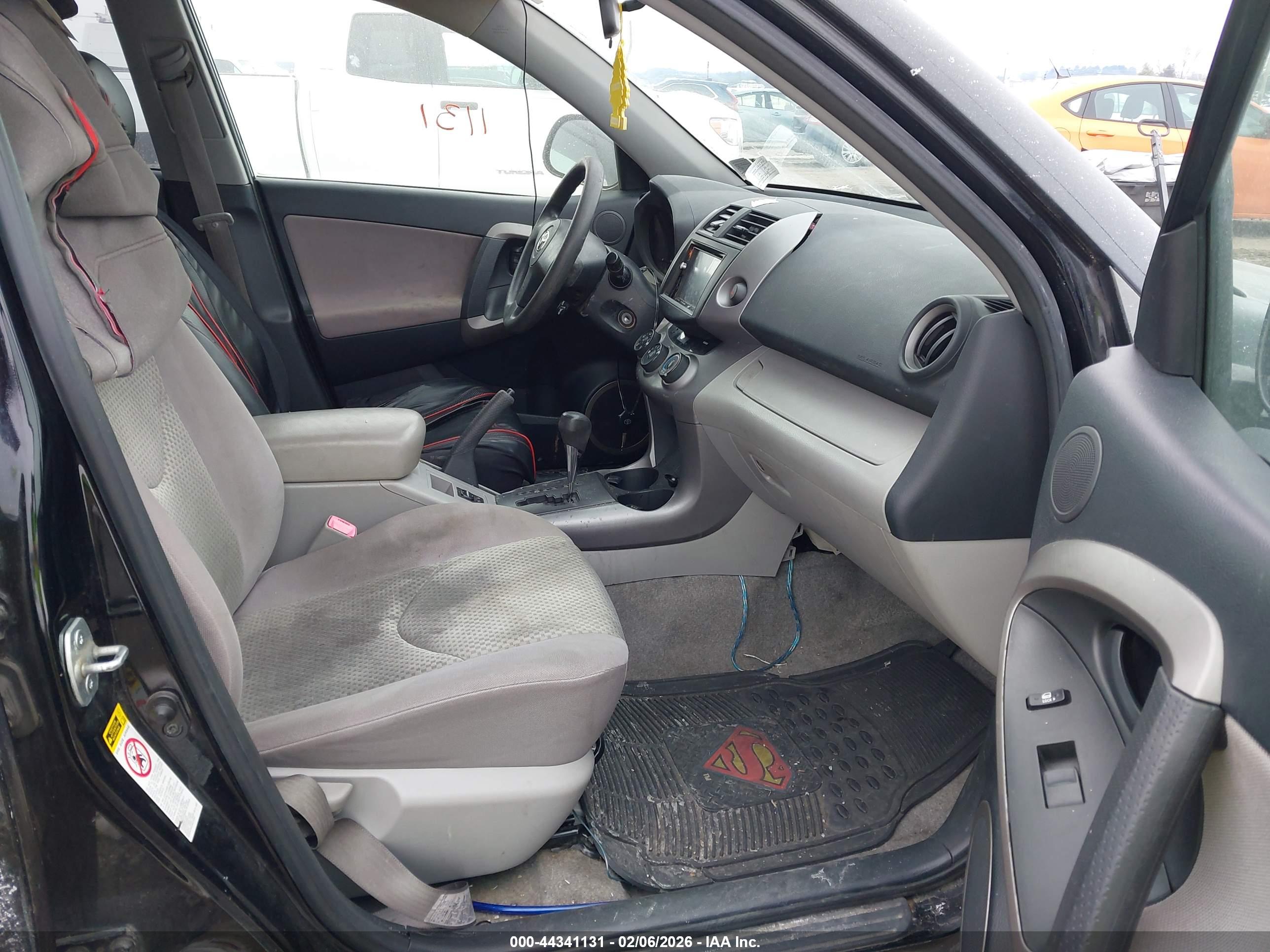 TOYOTA RAV4 image 5