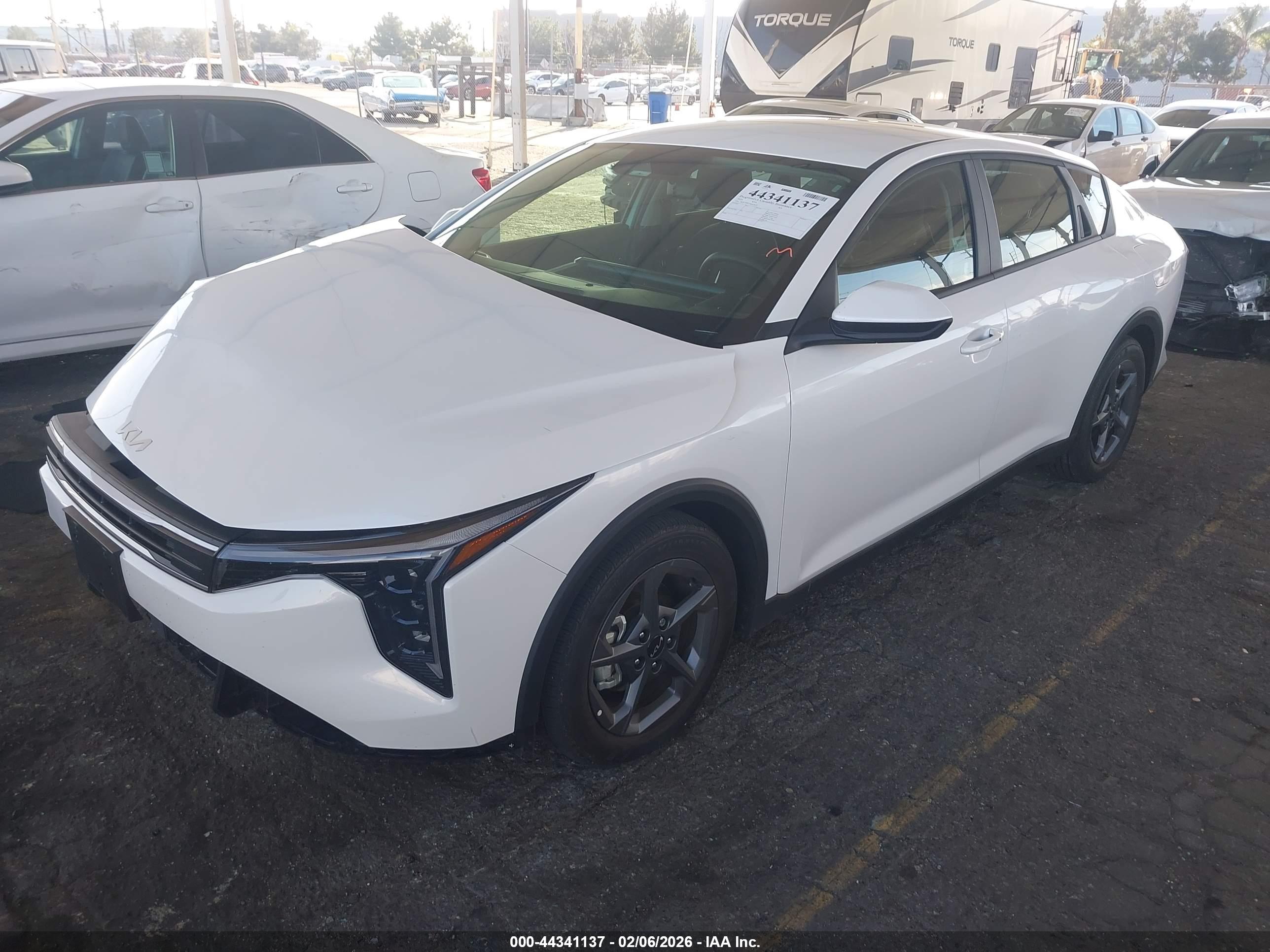 KIA K4 image 2