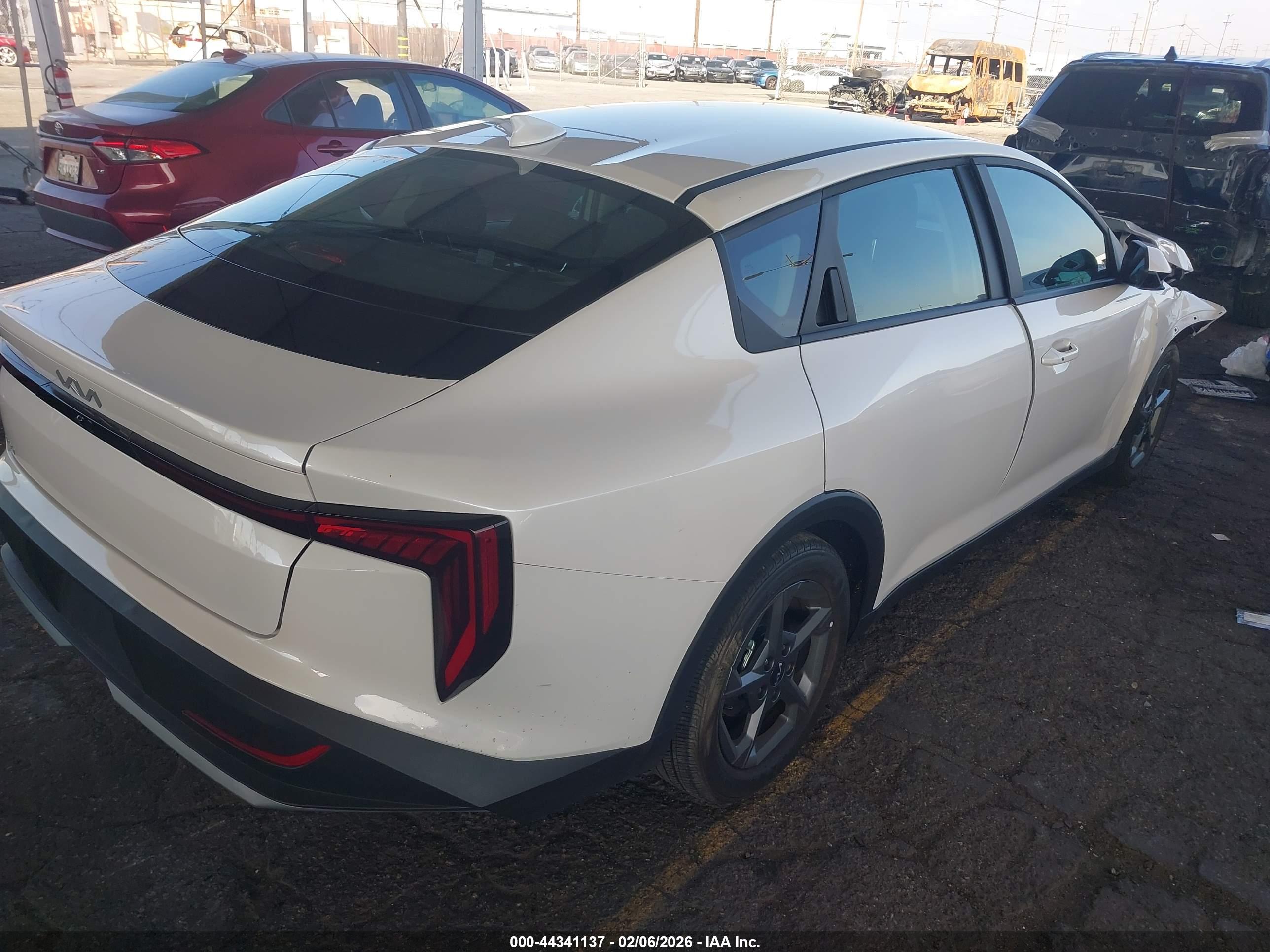 KIA K4 image 4