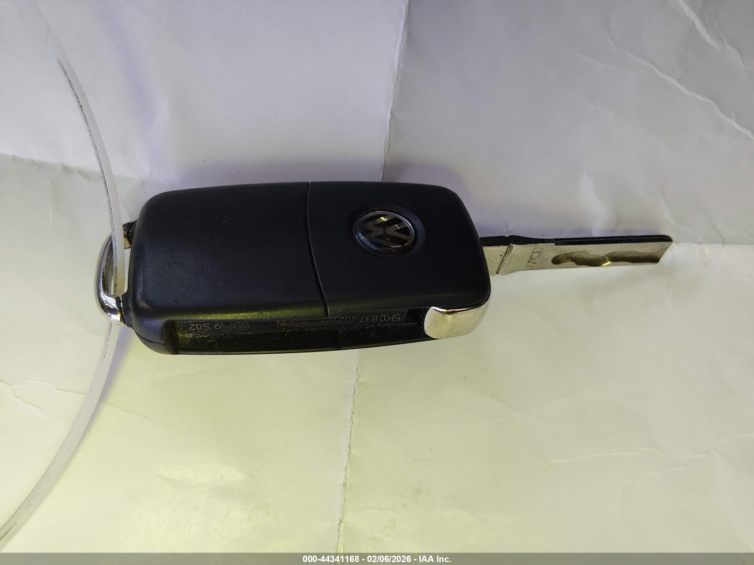 VOLKSWAGEN BEETLE image 11