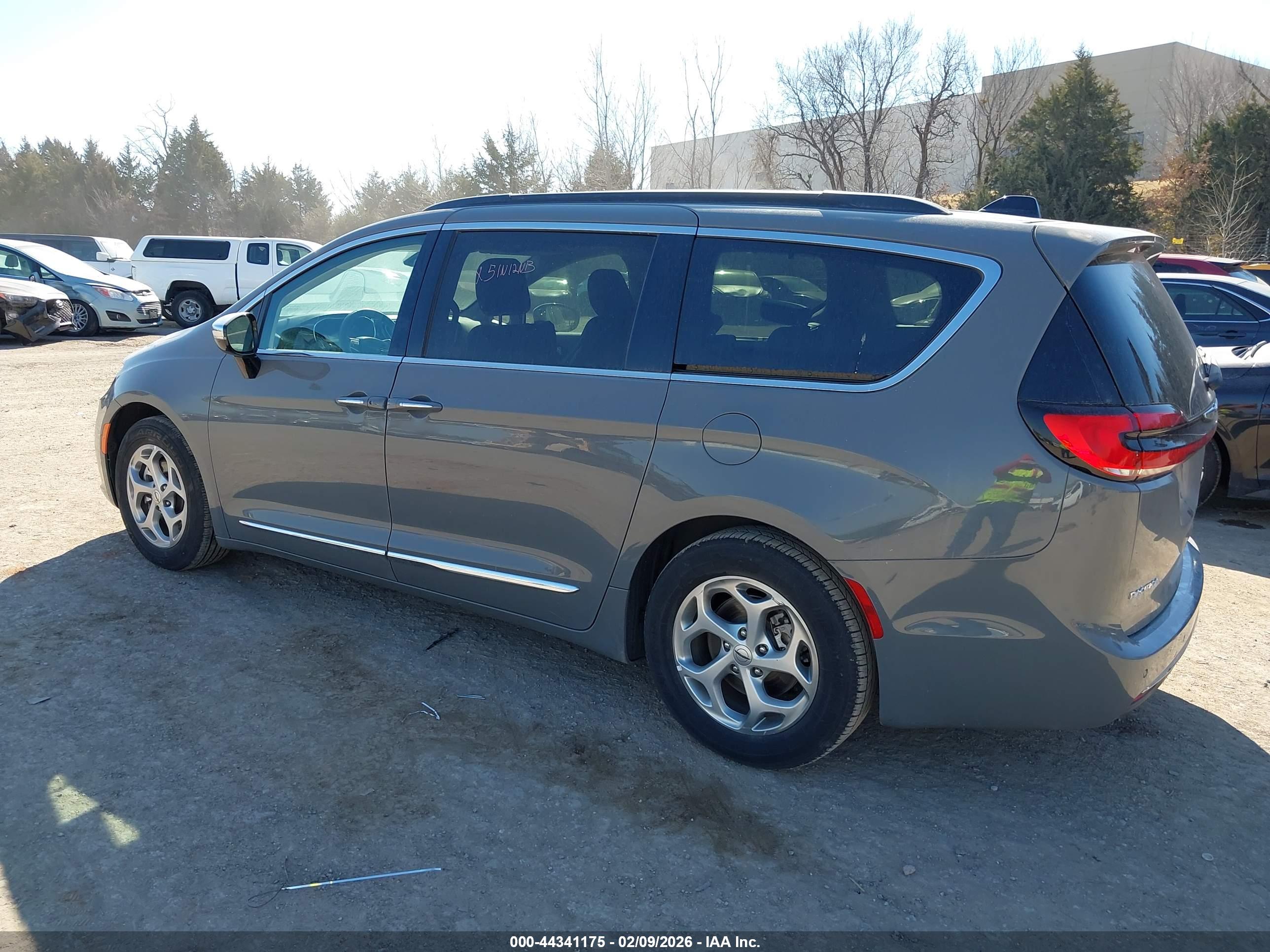 CHRYSLER PACIFICA image 3