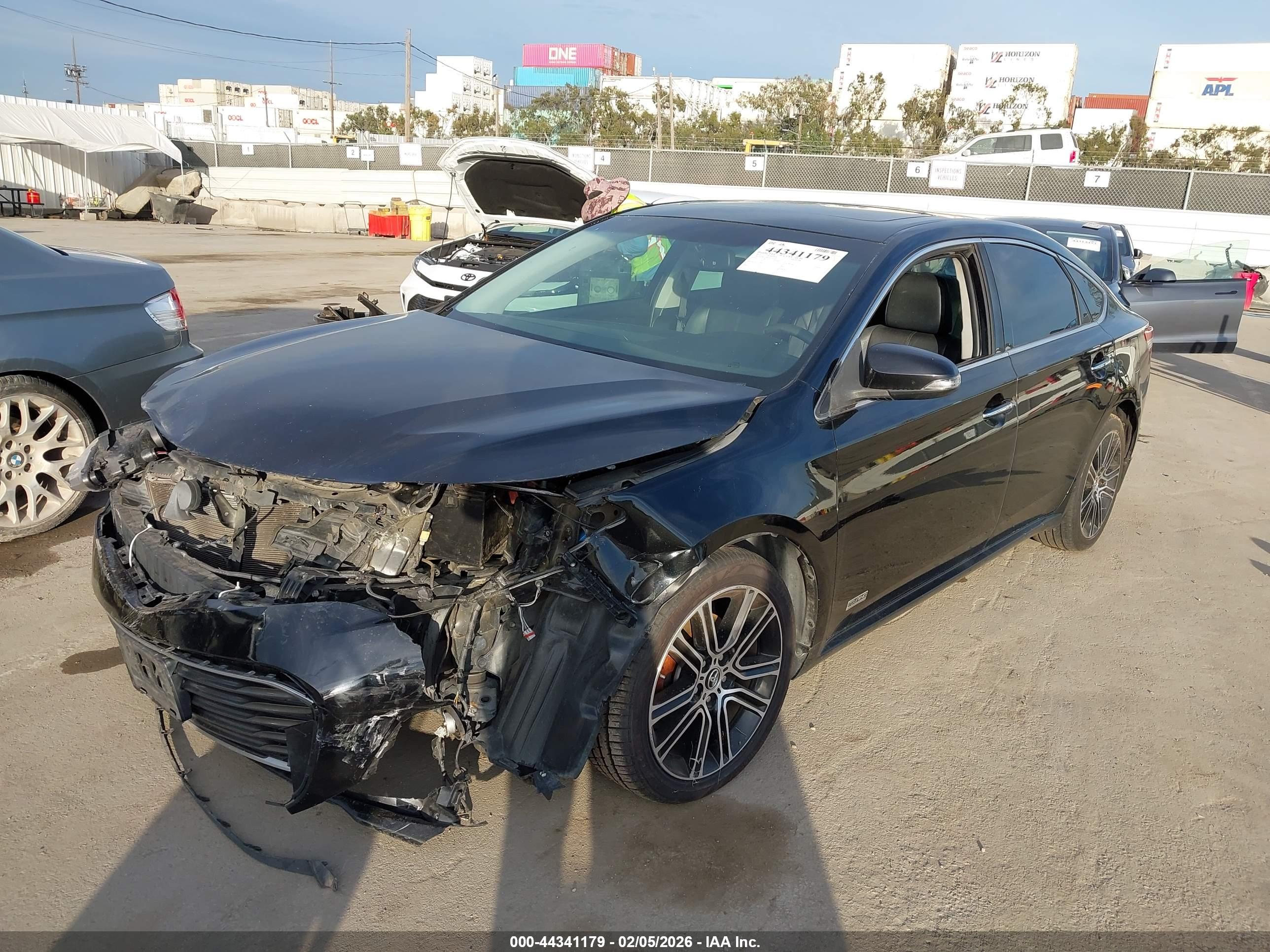 TOYOTA AVALON image 2