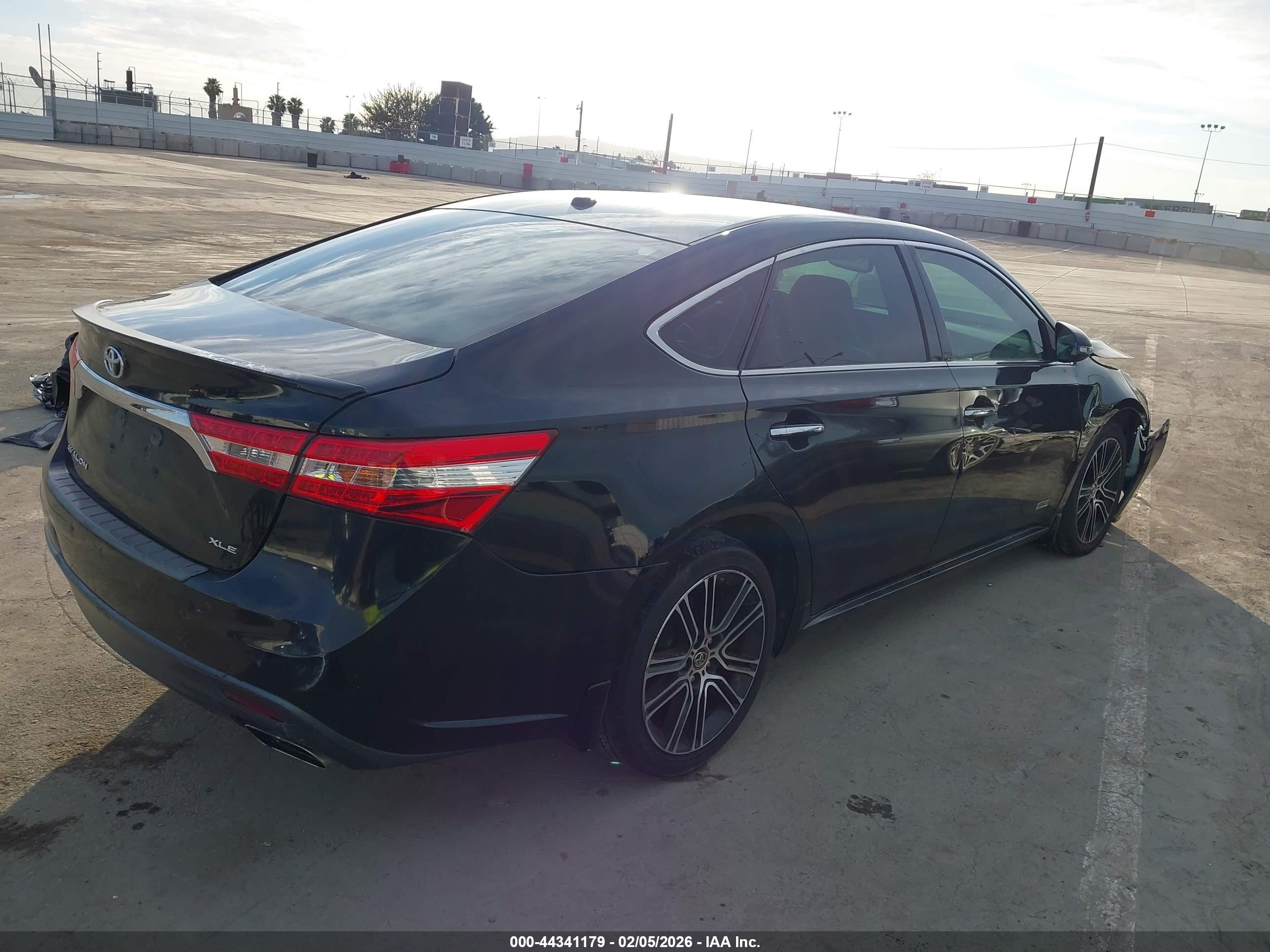 TOYOTA AVALON image 4