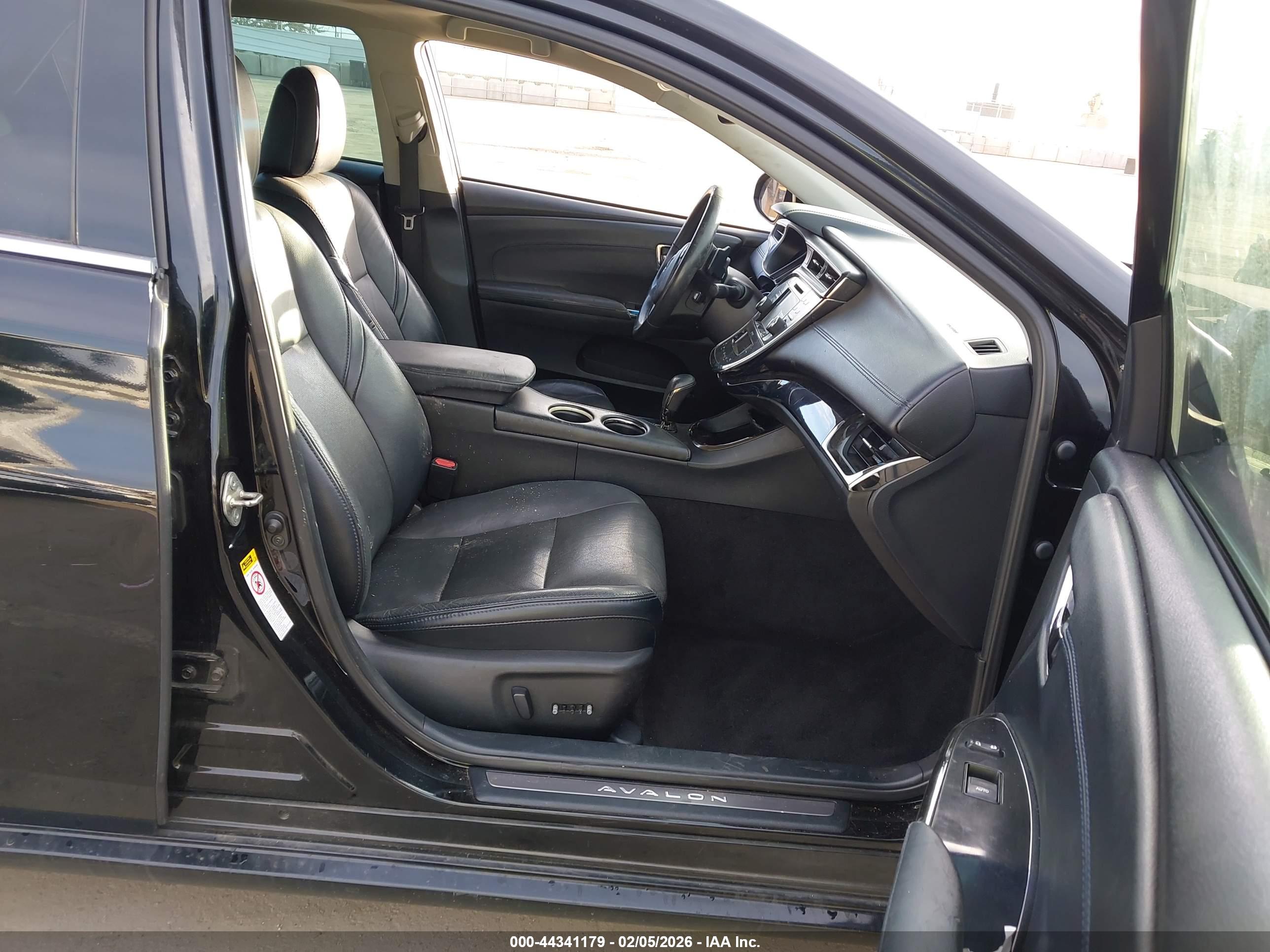 TOYOTA AVALON image 5